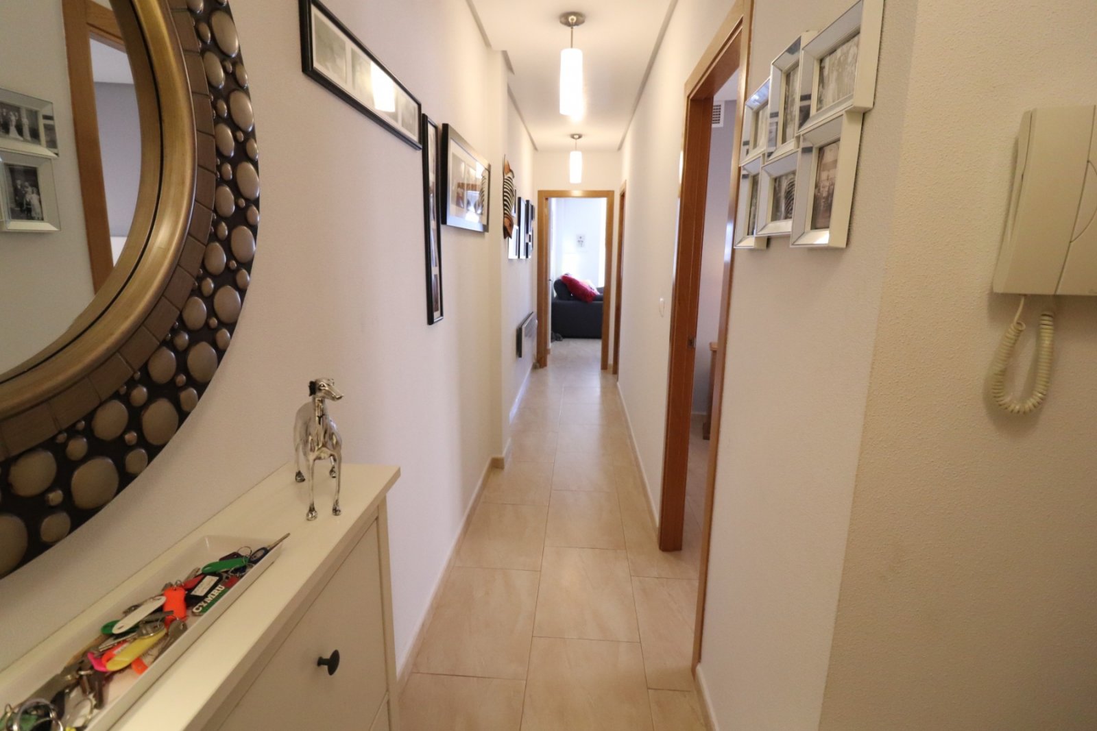   This East Facing, Two Bedroom, Top Floor Apartment in Benijofar, is located central to all amenities this buzzing town has to offer, including a ...