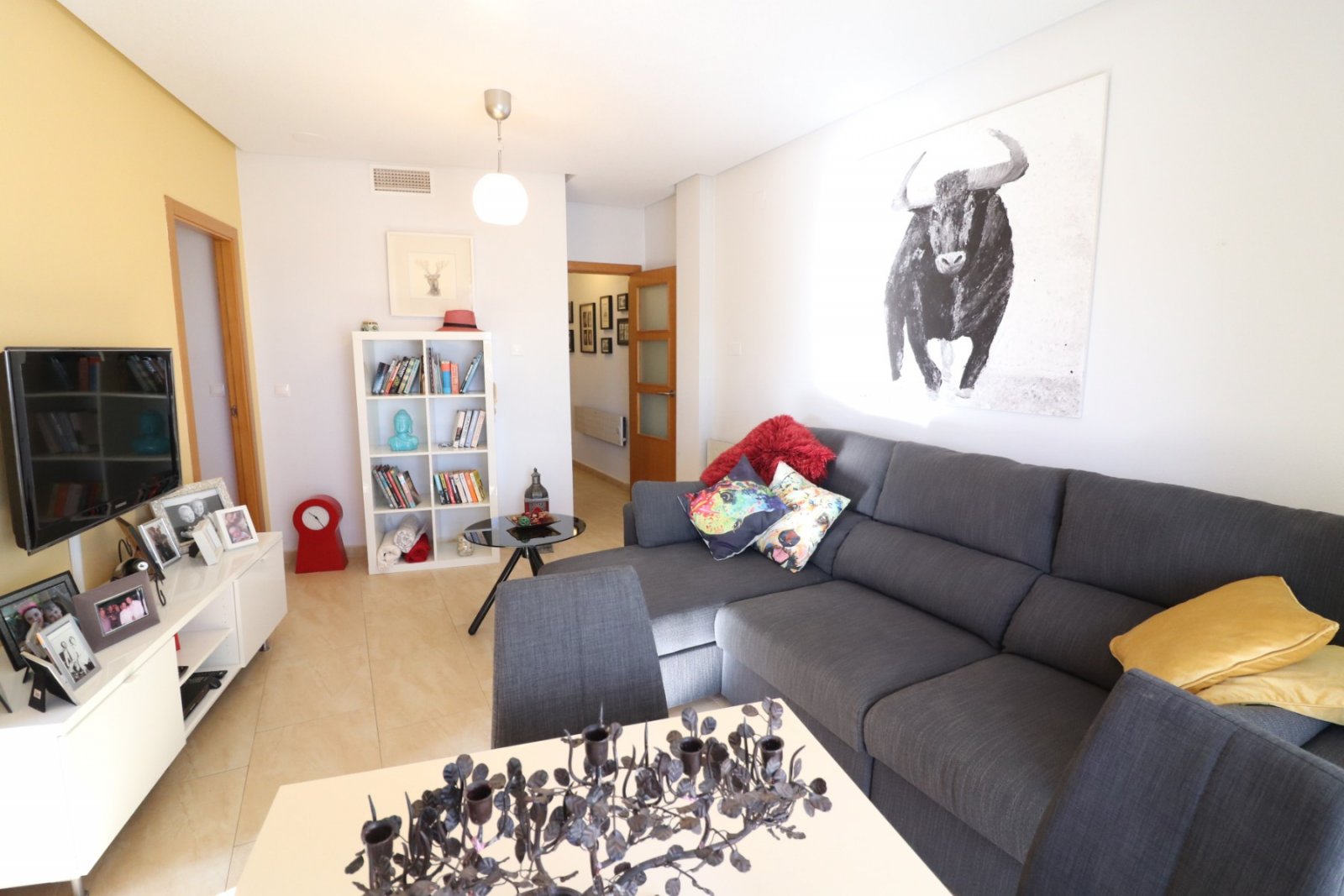   This East Facing, Two Bedroom, Top Floor Apartment in Benijofar, is located central to all amenities this buzzing town has to offer, including a ...