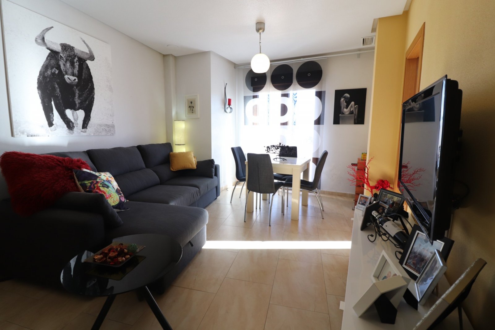   This East Facing, Two Bedroom, Top Floor Apartment in Benijofar, is located central to all amenities this buzzing town has to offer, including a ...