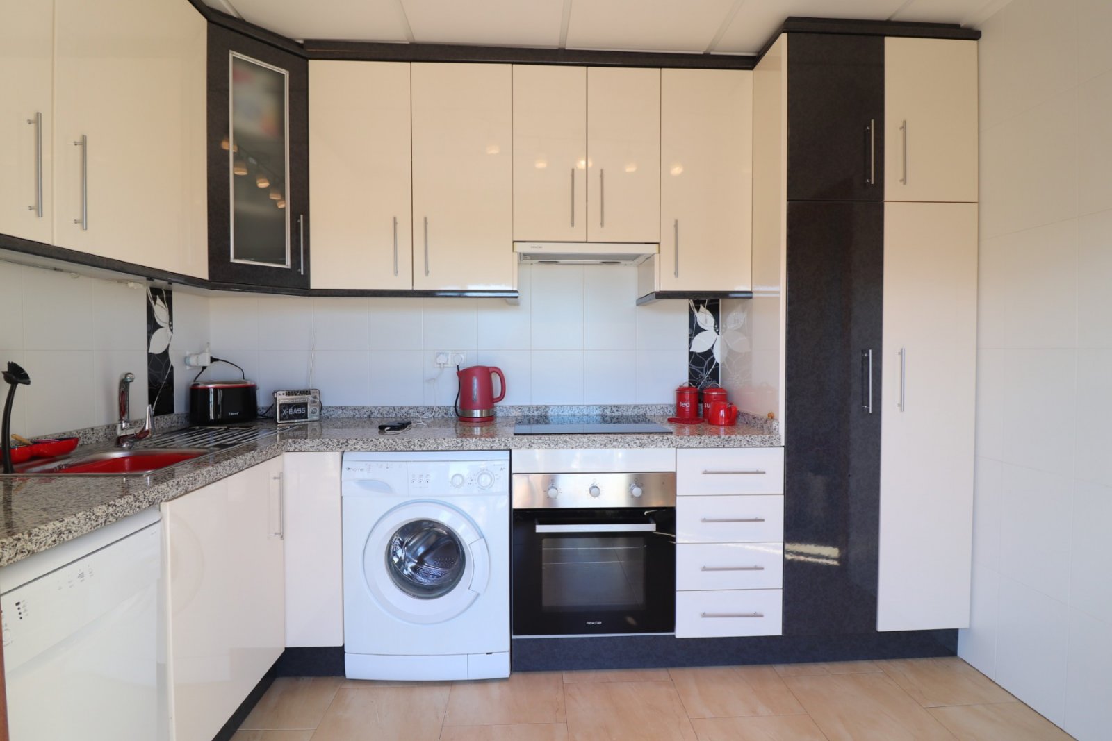   This East Facing, Two Bedroom, Top Floor Apartment in Benijofar, is located central to all amenities this buzzing town has to offer, including a ...