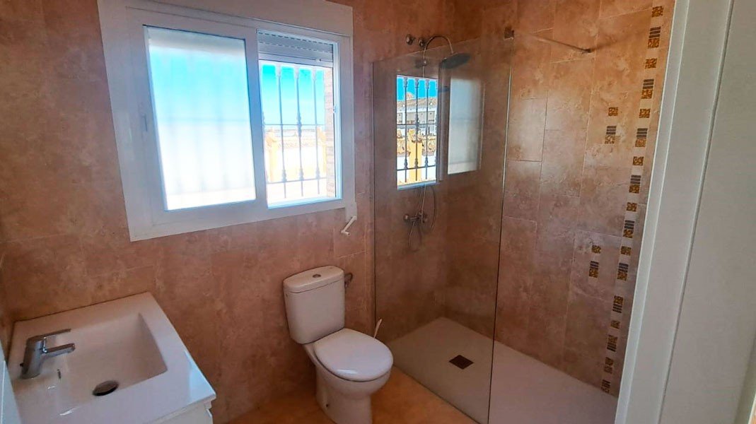   This South Facing, Three Bedroom, Detached Country Villa in Catral, is located in an idyllic&amp;nbsp; setting surrounded by countryside and moun...