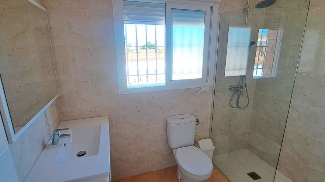   This South Facing, Three Bedroom, Detached Country Villa in Catral, is located in an idyllic&amp;nbsp; setting surrounded by countryside and moun...