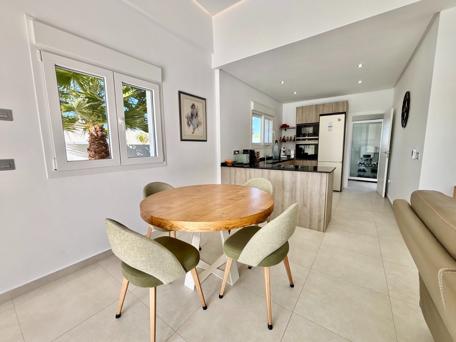   This As New, South Facing, Three Bedroom, Corner Detached Villa in Benijofar is located on the edge of this buzzing and highly sought-after town,...