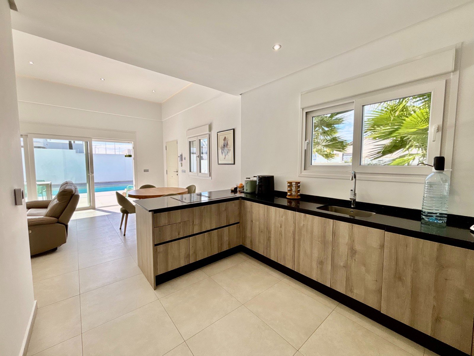   This As New, South Facing, Three Bedroom, Corner Detached Villa in Benijofar is located on the edge of this buzzing and highly sought-after town,...