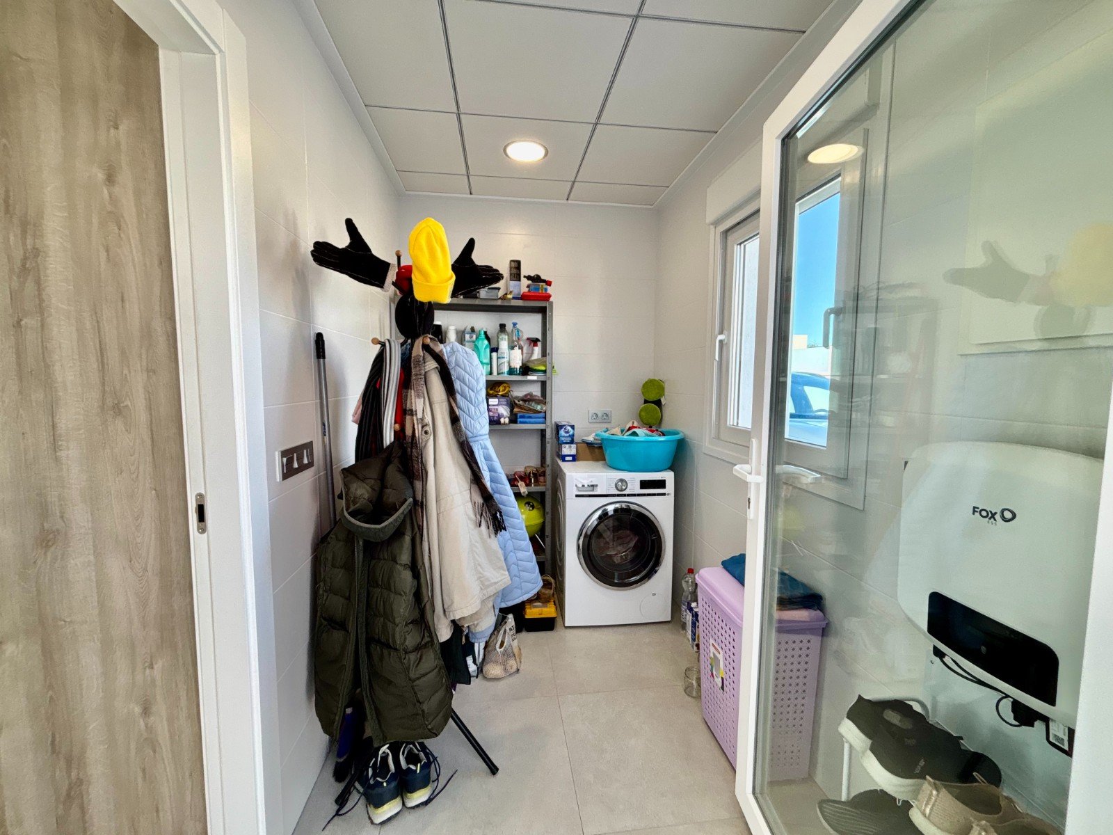   This As New, South Facing, Three Bedroom, Corner Detached Villa in Benijofar is located on the edge of this buzzing and highly sought-after town,...