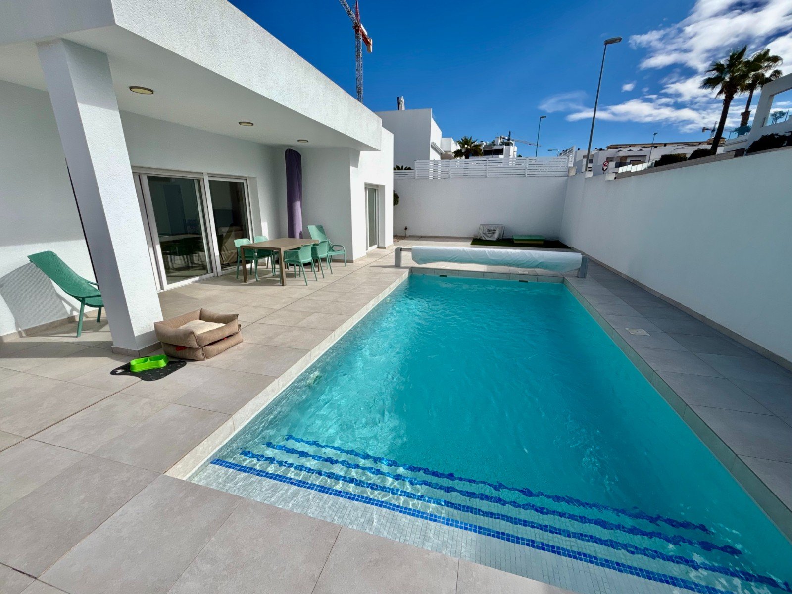   This As New, South Facing, Three Bedroom, Corner Detached Villa in Benijofar is located on the edge of this buzzing and highly sought-after town,...