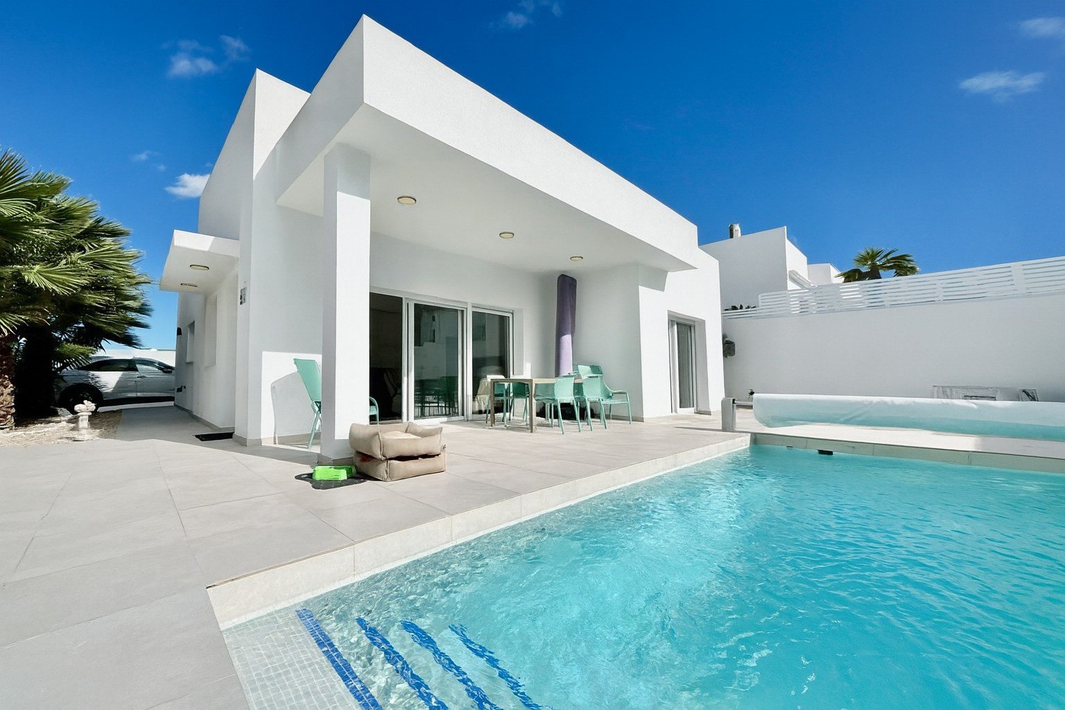   This As New, South Facing, Three Bedroom, Corner Detached Villa in Benijofar is located on the edge of this buzzing and highly sought-after town,...