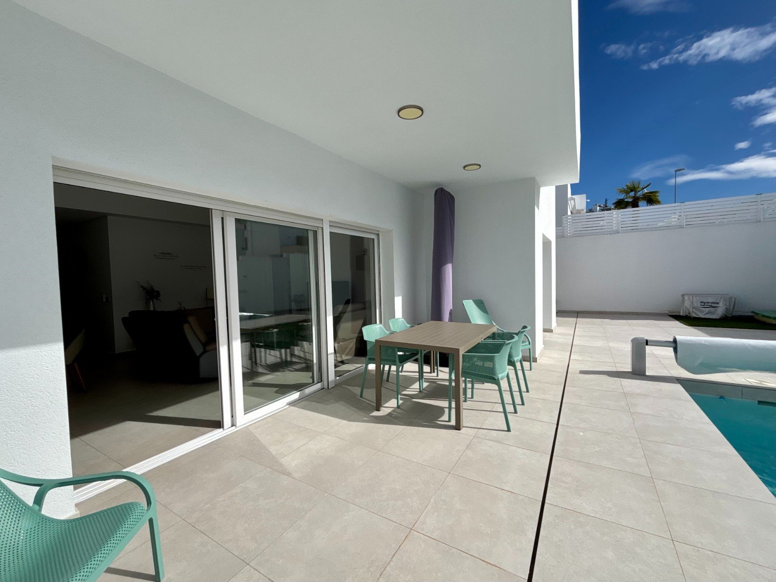   This As New, South Facing, Three Bedroom, Corner Detached Villa in Benijofar is located on the edge of this buzzing and highly sought-after town,...