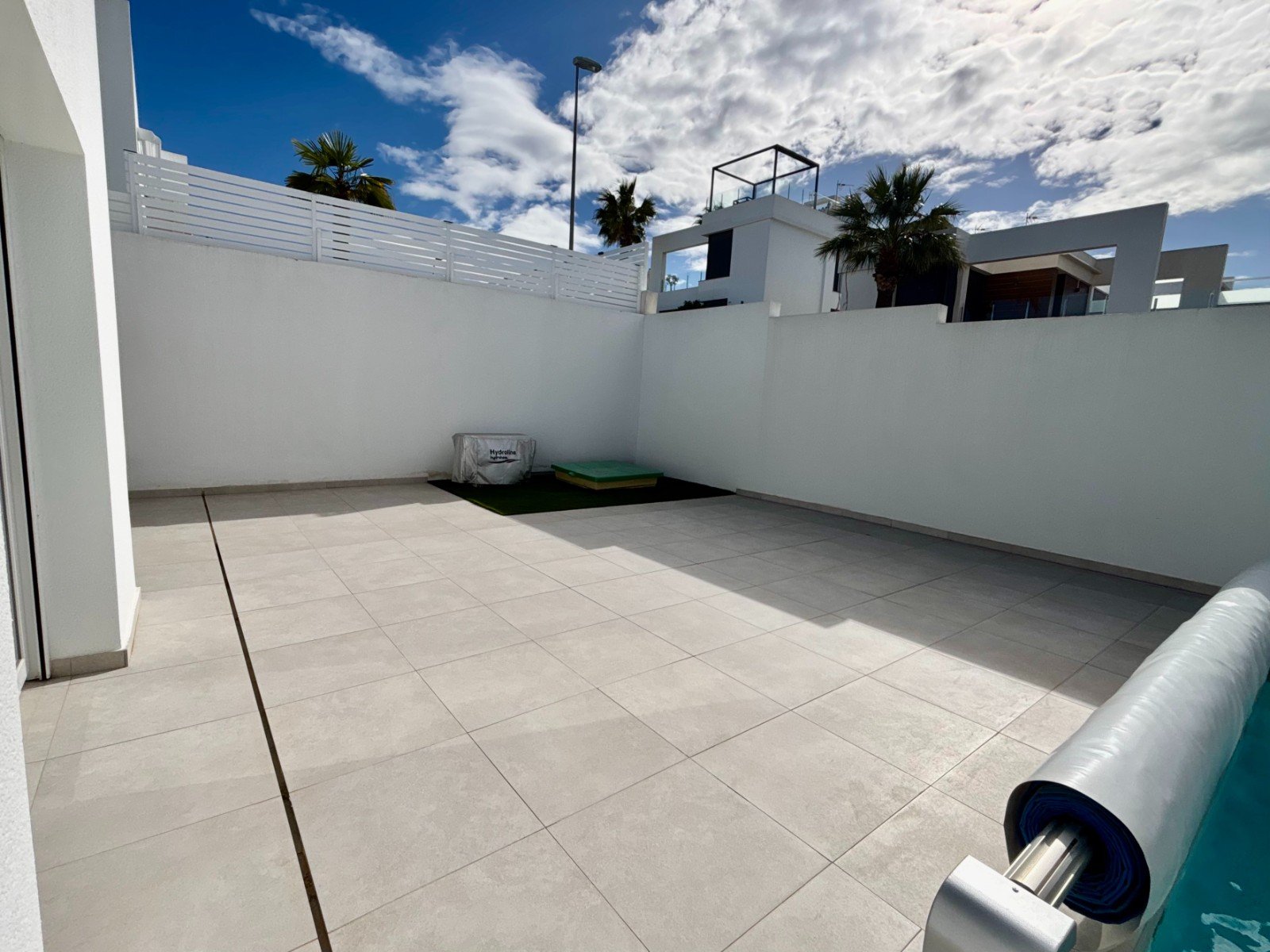   This As New, South Facing, Three Bedroom, Corner Detached Villa in Benijofar is located on the edge of this buzzing and highly sought-after town,...