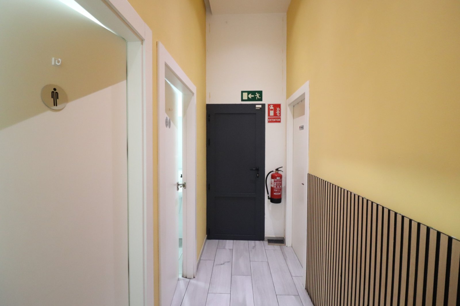   Business Type: BAR/CAFETERIA (TRASPASO)<br />  <br />This Bar/Cafeteria, in the heart of Benijofar, occupies a fantastic main street location alo...