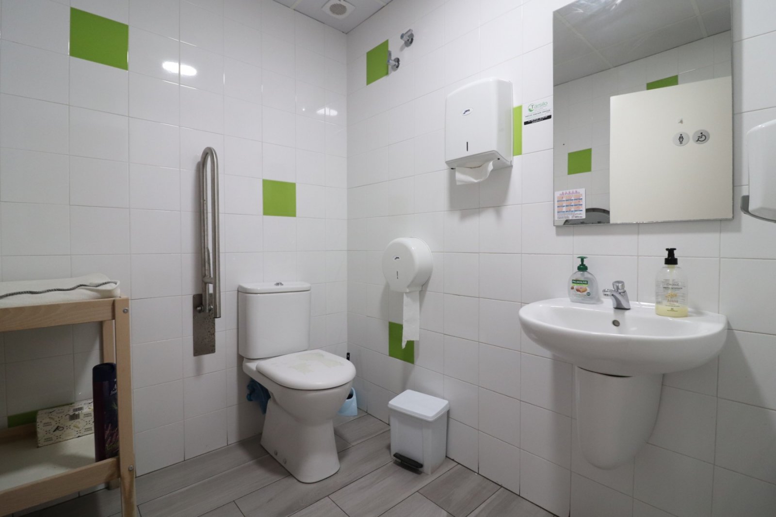   Business Type: BAR/CAFETERIA (TRASPASO)<br />  <br />This Bar/Cafeteria, in the heart of Benijofar, occupies a fantastic main street location alo...