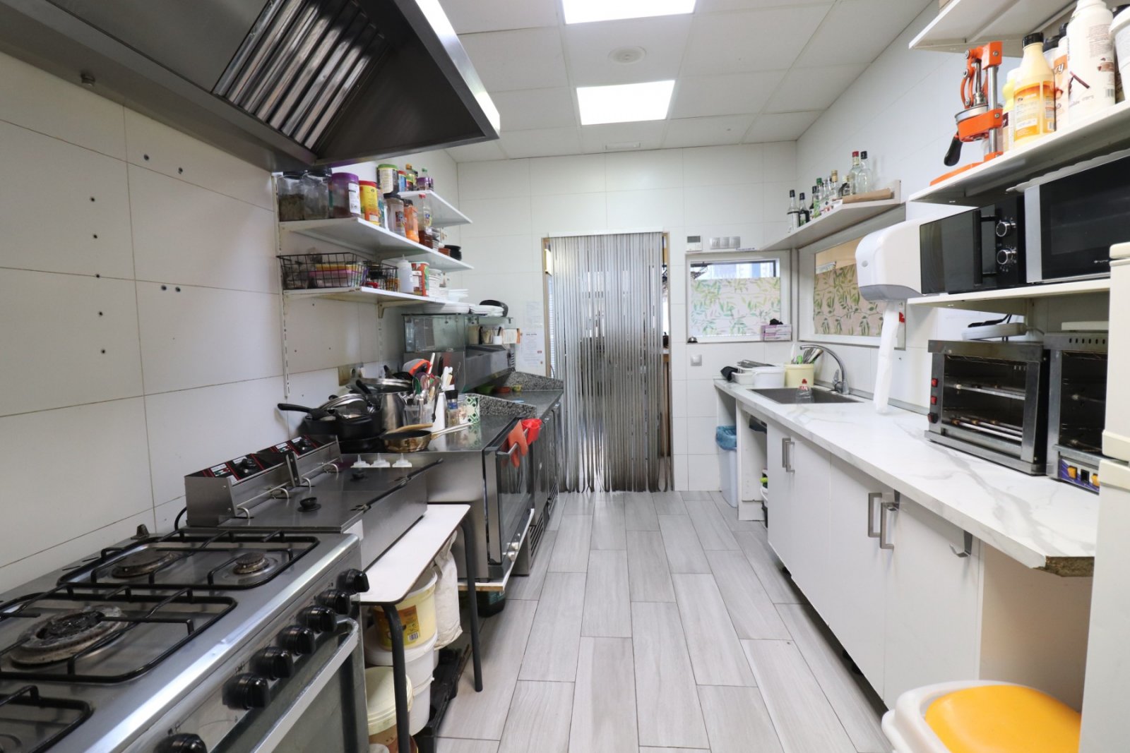   Business Type: BAR/CAFETERIA (TRASPASO)<br />  <br />This Bar/Cafeteria, in the heart of Benijofar, occupies a fantastic main street location alo...