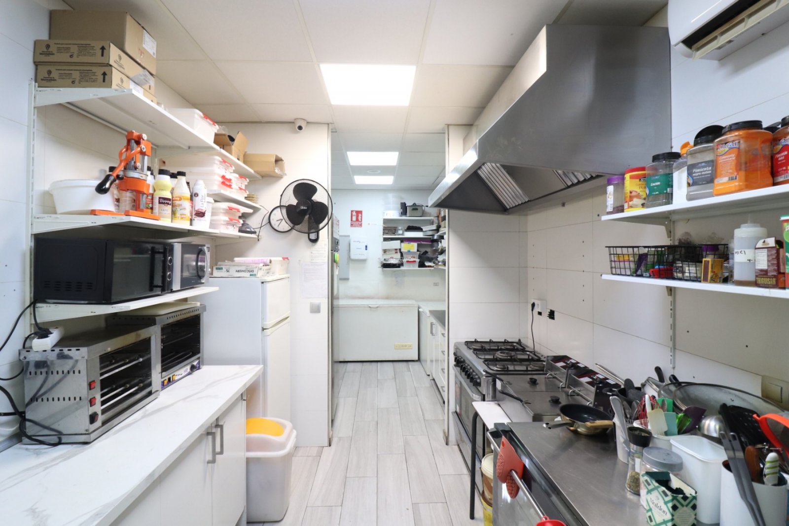   Business Type: BAR/CAFETERIA (TRASPASO)<br />  <br />This Bar/Cafeteria, in the heart of Benijofar, occupies a fantastic main street location alo...