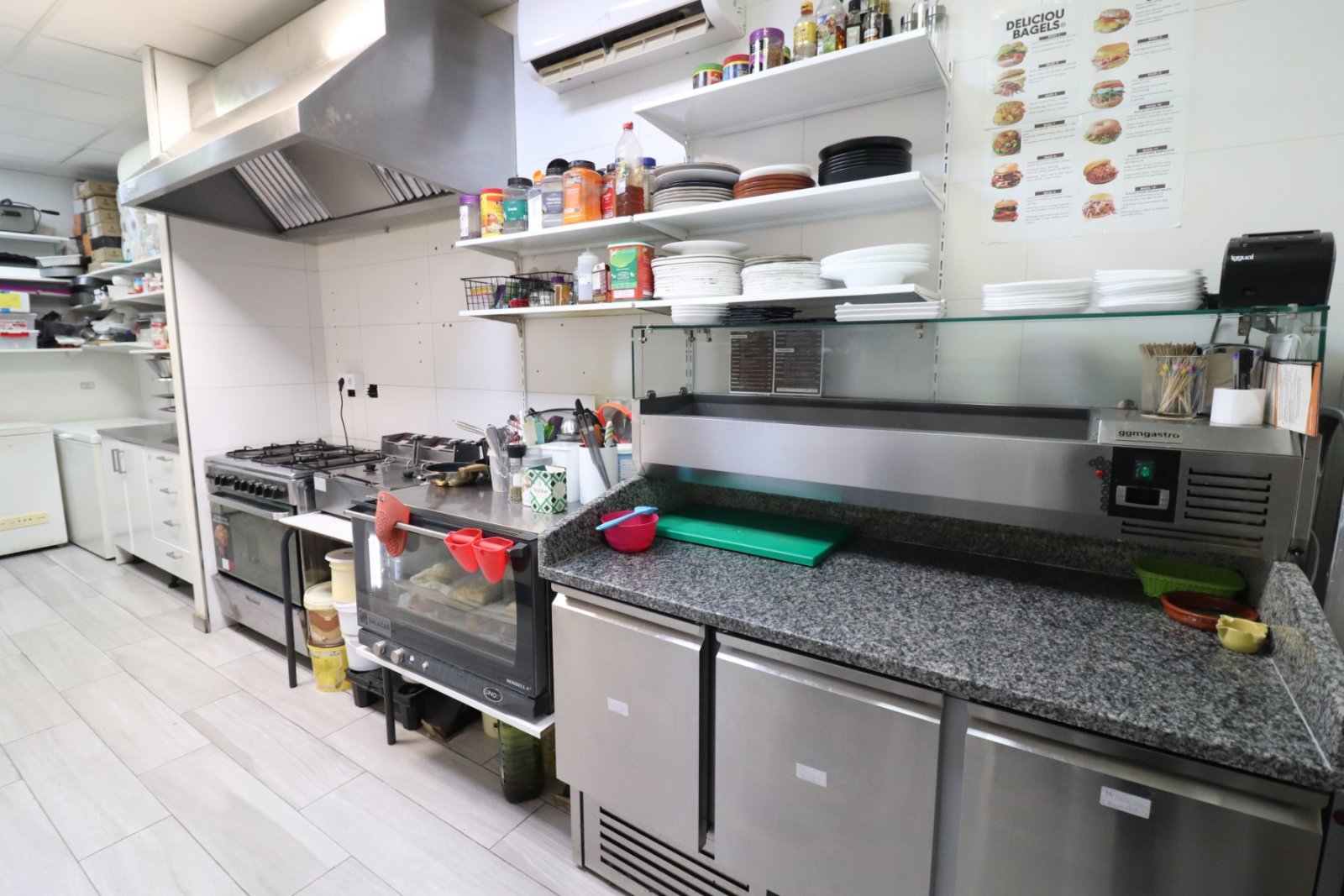   Business Type: BAR/CAFETERIA (TRASPASO)<br />  <br />This Bar/Cafeteria, in the heart of Benijofar, occupies a fantastic main street location alo...