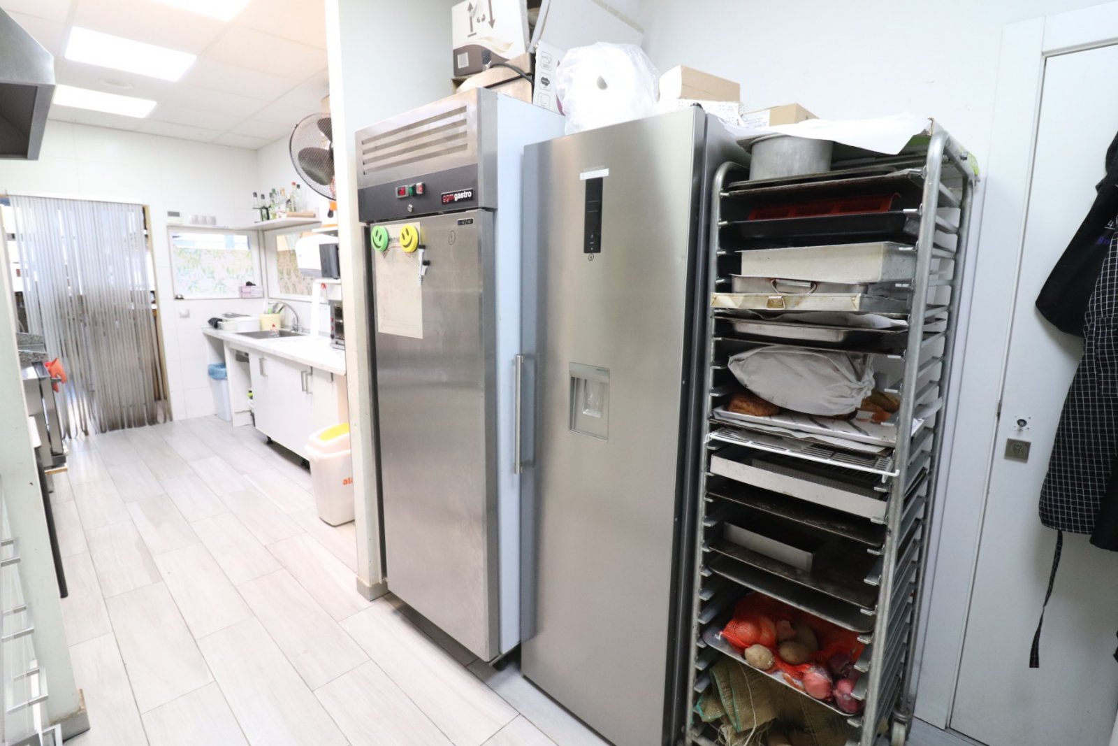   Business Type: BAR/CAFETERIA (TRASPASO)<br />  <br />This Bar/Cafeteria, in the heart of Benijofar, occupies a fantastic main street location alo...