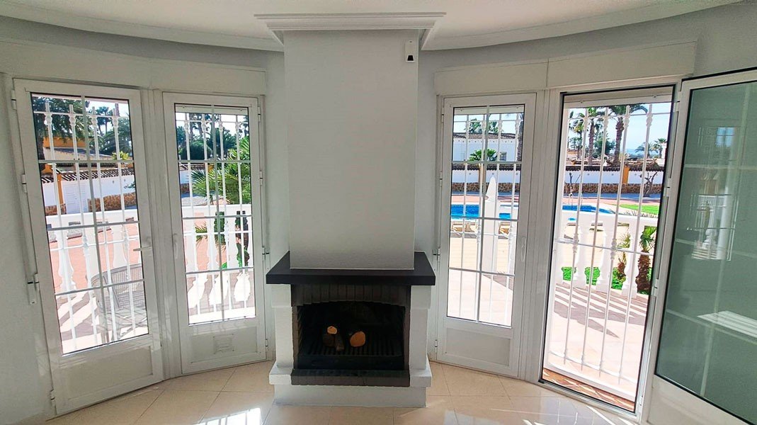   This Fantastic, Three Bedroom, Detached Country Villa in Catral is located amidst beautiful open countryside, offering peace, privacy, and stunni...