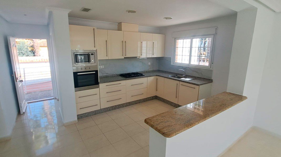   This Fantastic, Three Bedroom, Detached Country Villa in Catral is located amidst beautiful open countryside, offering peace, privacy, and stunni...