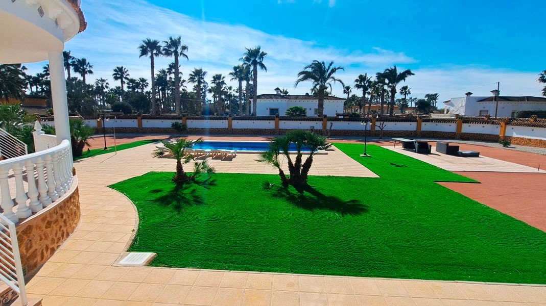   This Fantastic, Three Bedroom, Detached Country Villa in Catral is located amidst beautiful open countryside, offering peace, privacy, and stunni...