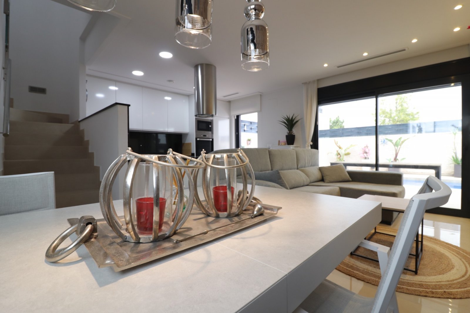   This Spectacular, Three Bedroom, Detached Villa in Benijofar, is located on the borders of this popular town, offering easy access to a wide rang...