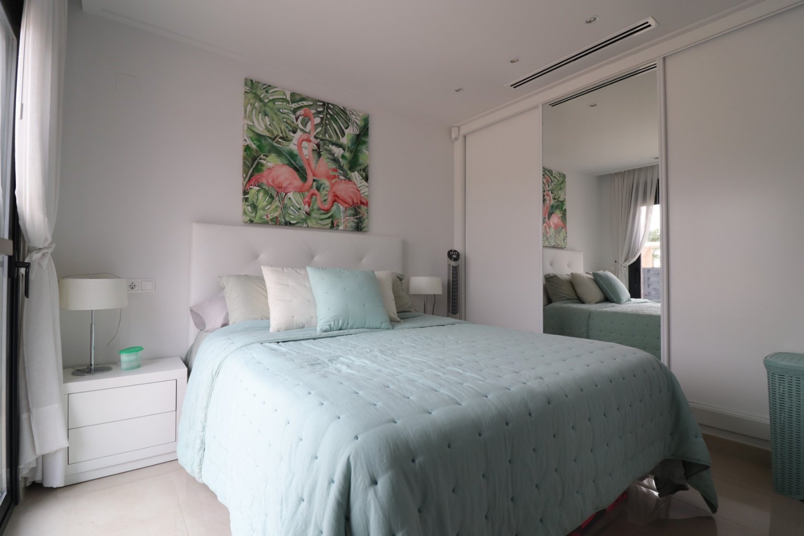   This Spectacular, Three Bedroom, Detached Villa in Benijofar, is located on the borders of this popular town, offering easy access to a wide rang...