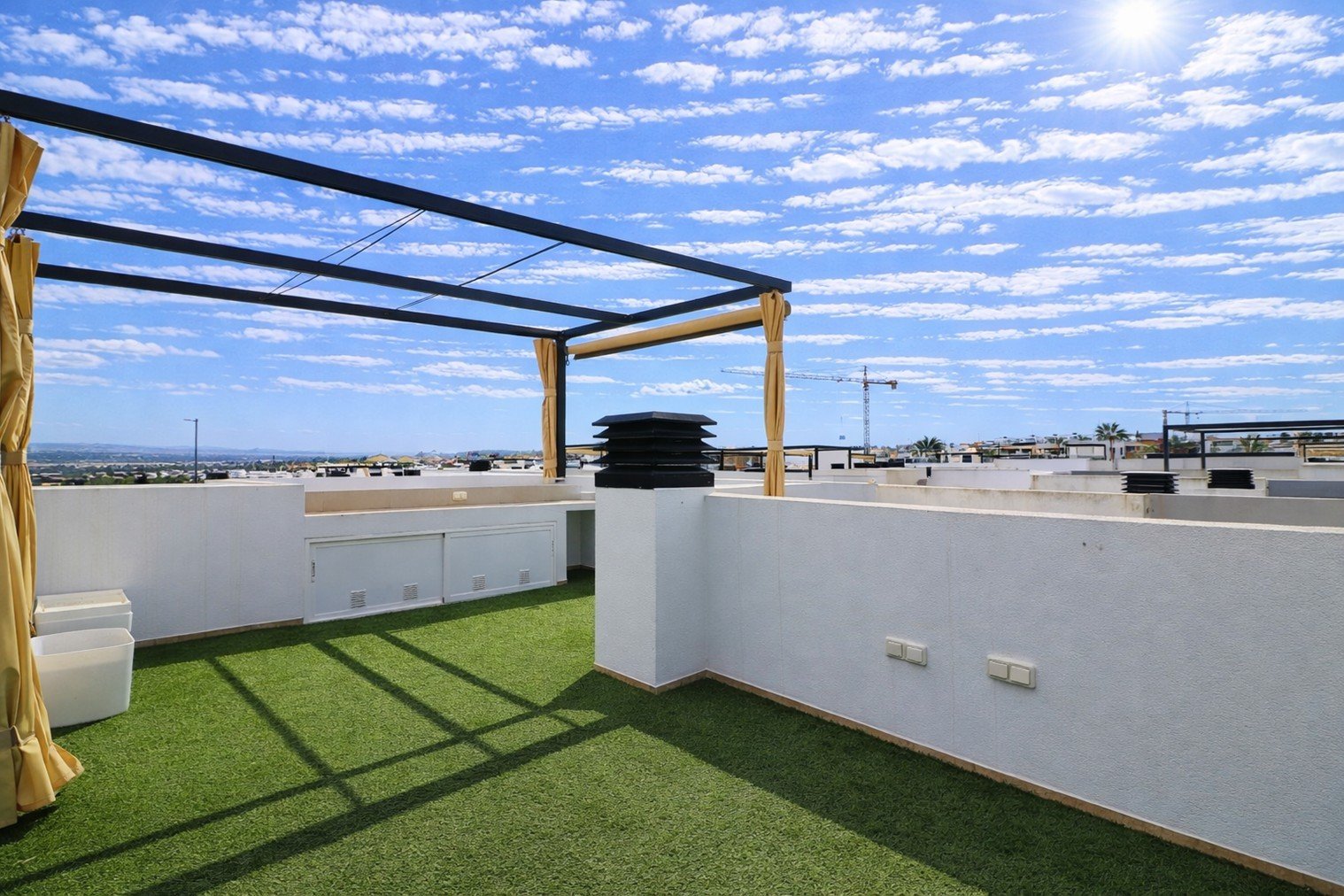   This Spectacular, Three Bedroom, Detached Villa in Benijofar, is located on the borders of this popular town, offering easy access to a wide rang...