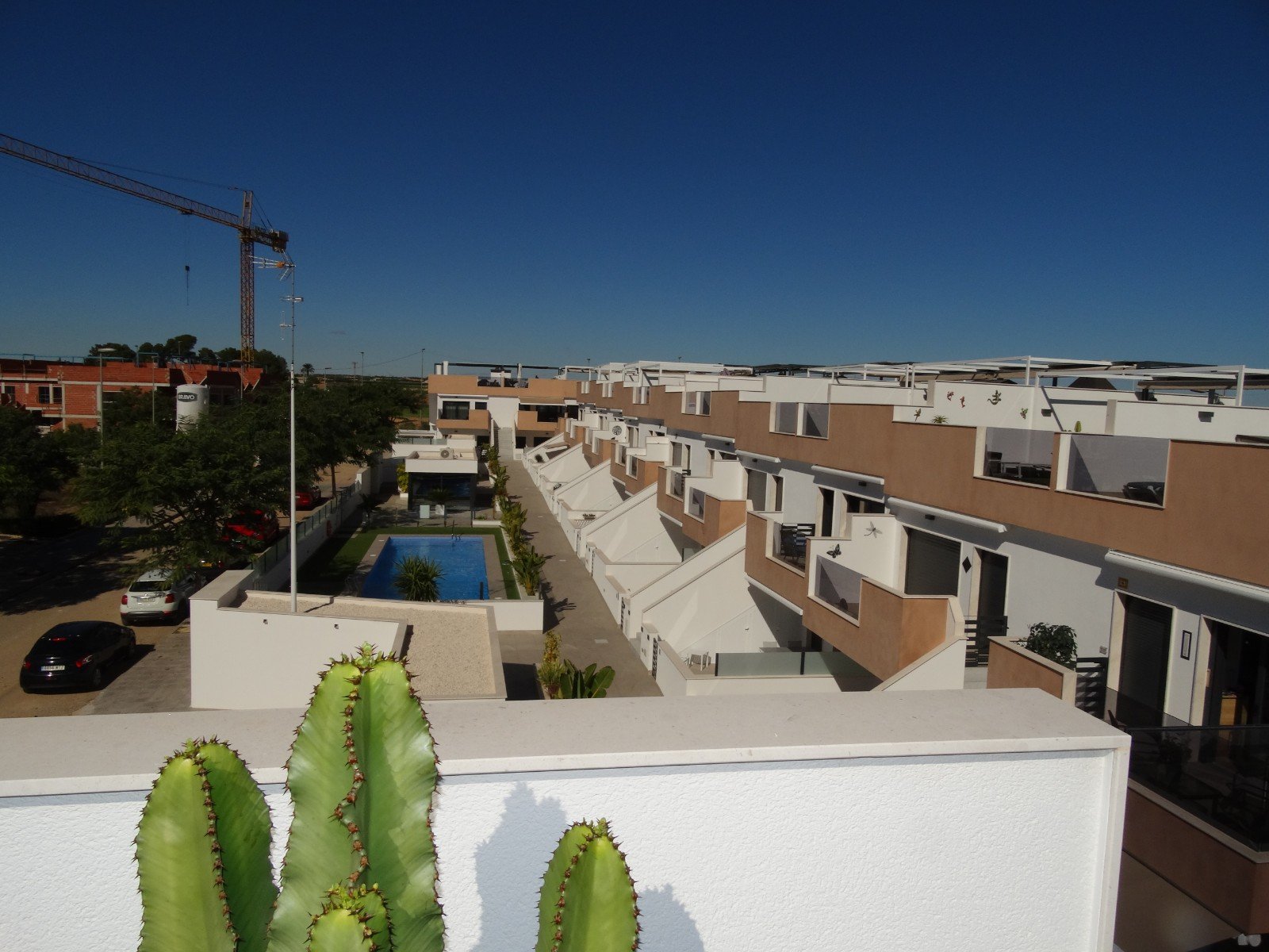   This Corner, Modern, Three Bedroom, First Floor Apartment in Pilar de la Horadada is located on the outskirts of the town, with the high street j...