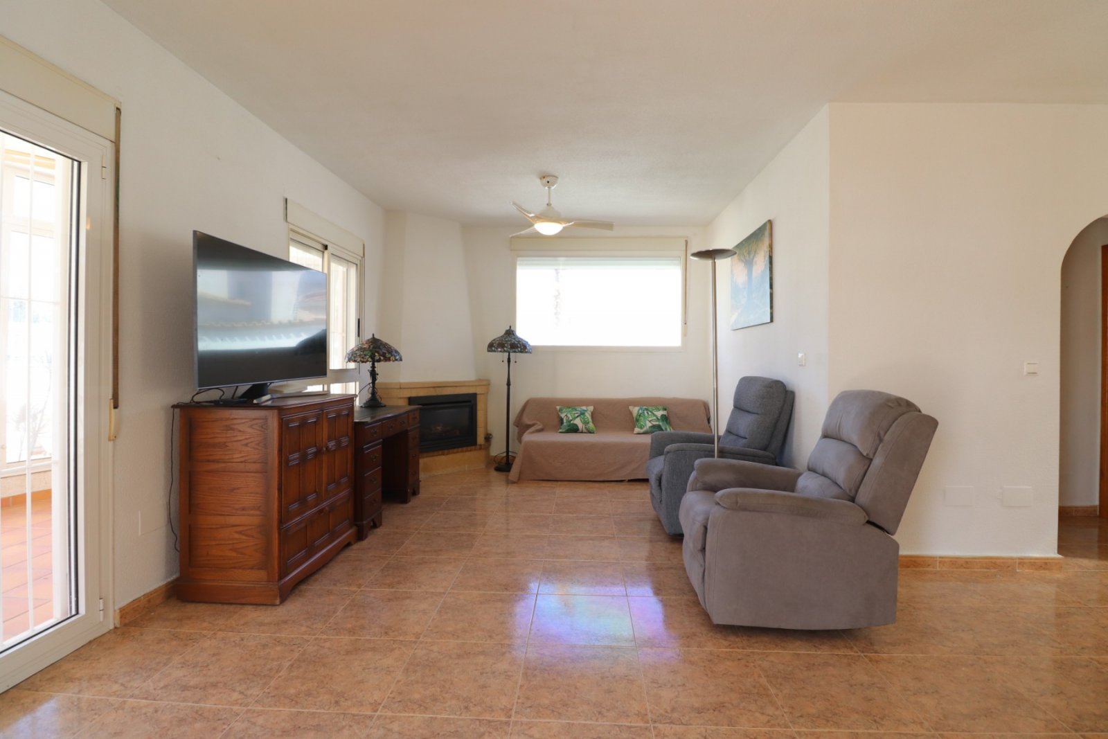   This Great, Two Bedroom, Detached Villa in Benijofar is located in Atalaya Park, a popular residential area, approximately a 15 minute walk to Be...