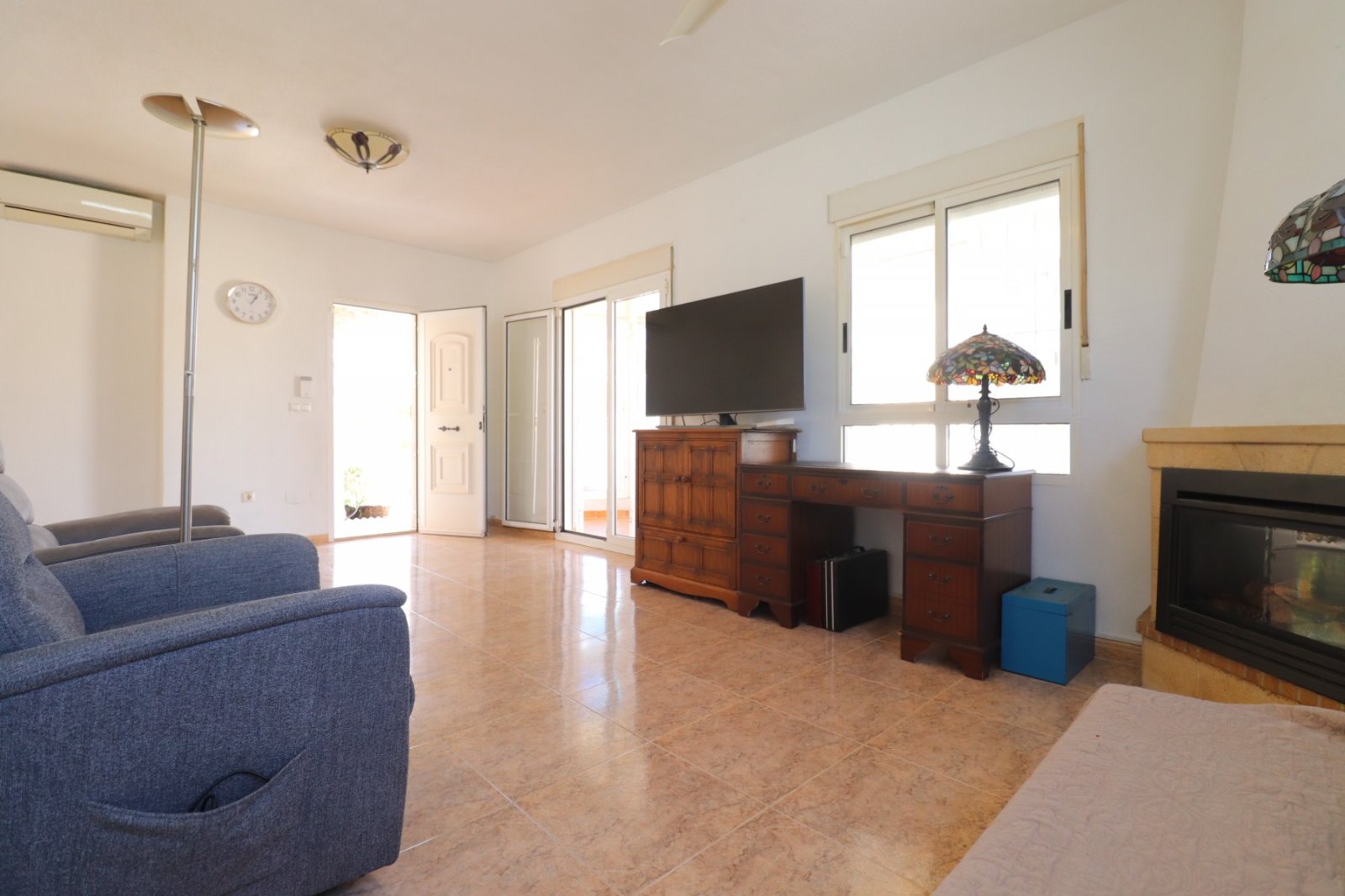   This Great, Two Bedroom, Detached Villa in Benijofar is located in Atalaya Park, a popular residential area, approximately a 15 minute walk to Be...