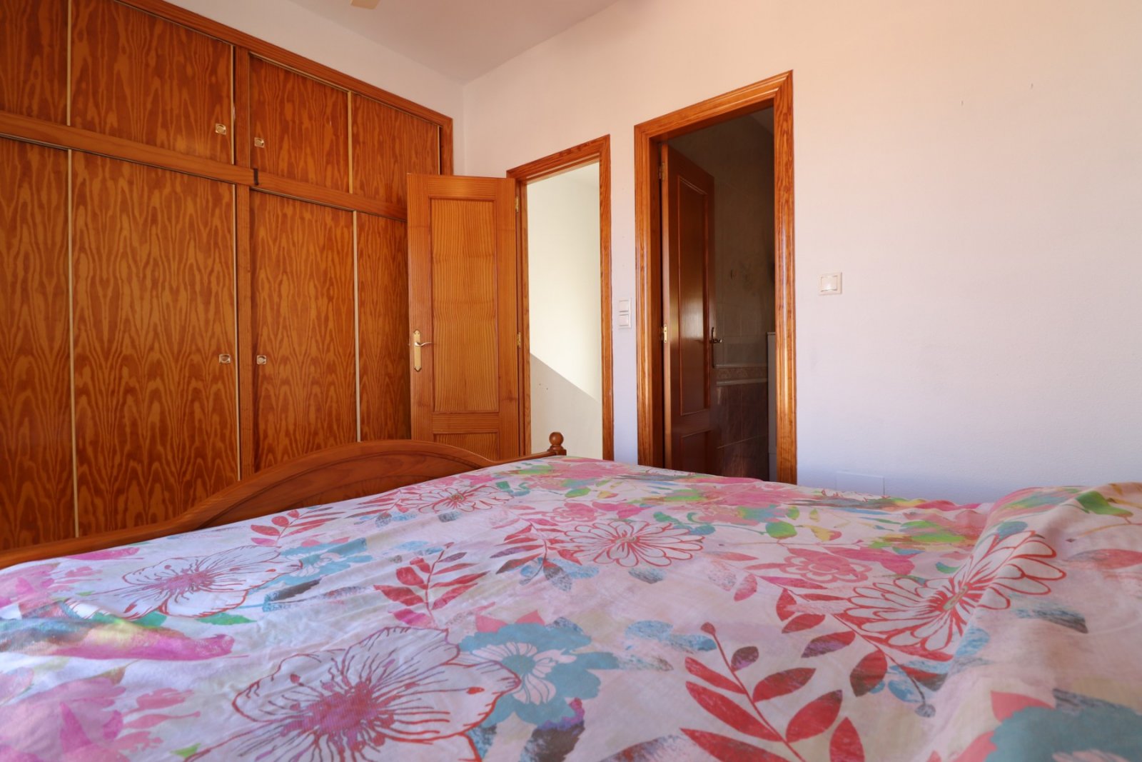   This Great, Two Bedroom, Detached Villa in Benijofar is located in Atalaya Park, a popular residential area, approximately a 15 minute walk to Be...