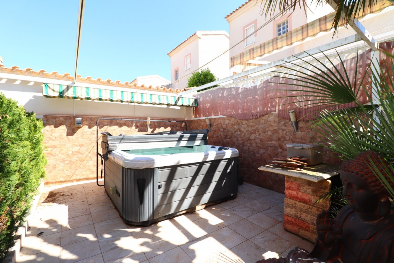   This Great, Two Bedroom, Detached Villa in Benijofar is located in Atalaya Park, a popular residential area, approximately a 15 minute walk to Be...