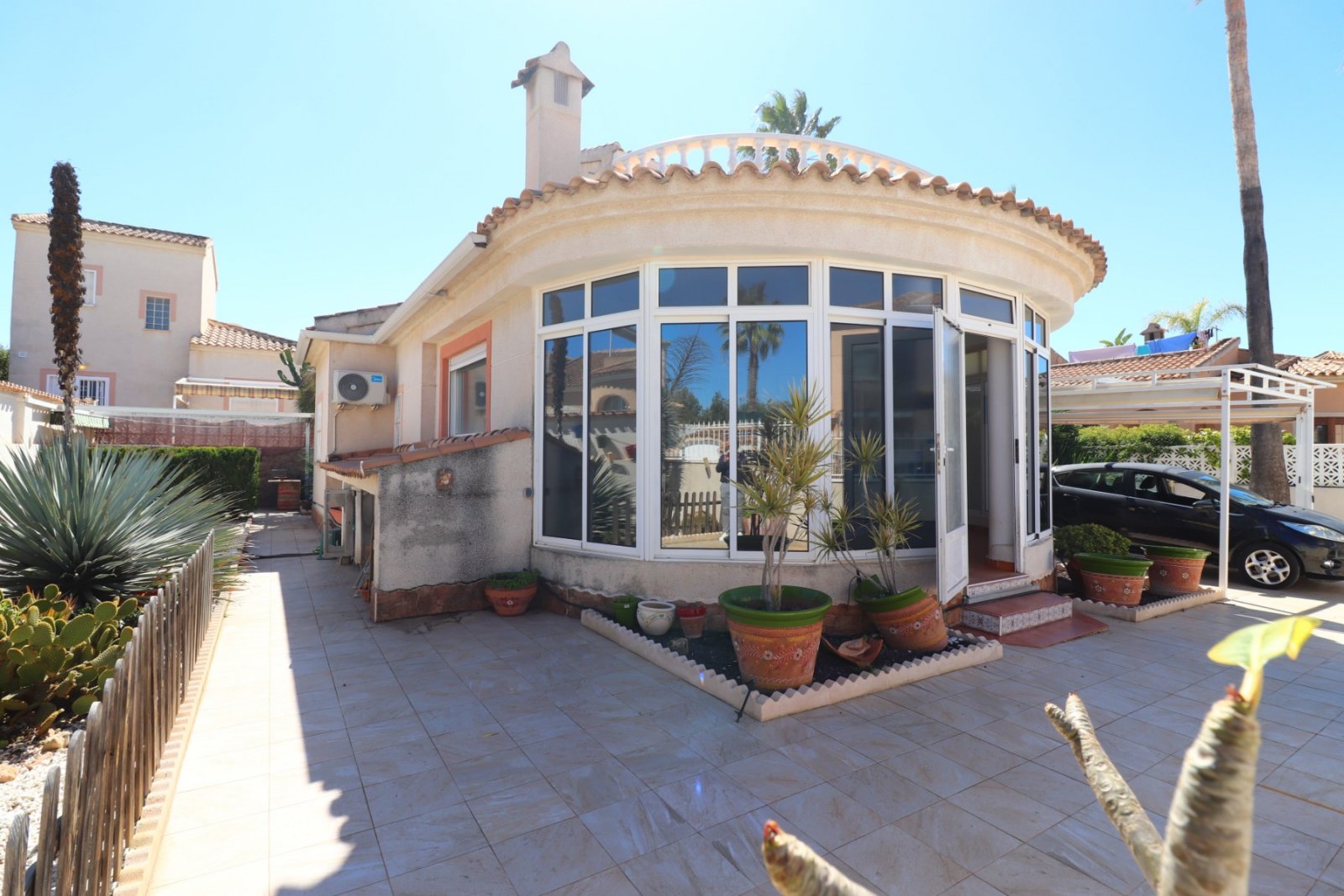   This Great, Two Bedroom, Detached Villa in Benijofar is located in Atalaya Park, a popular residential area, approximately a 15 minute walk to Be...