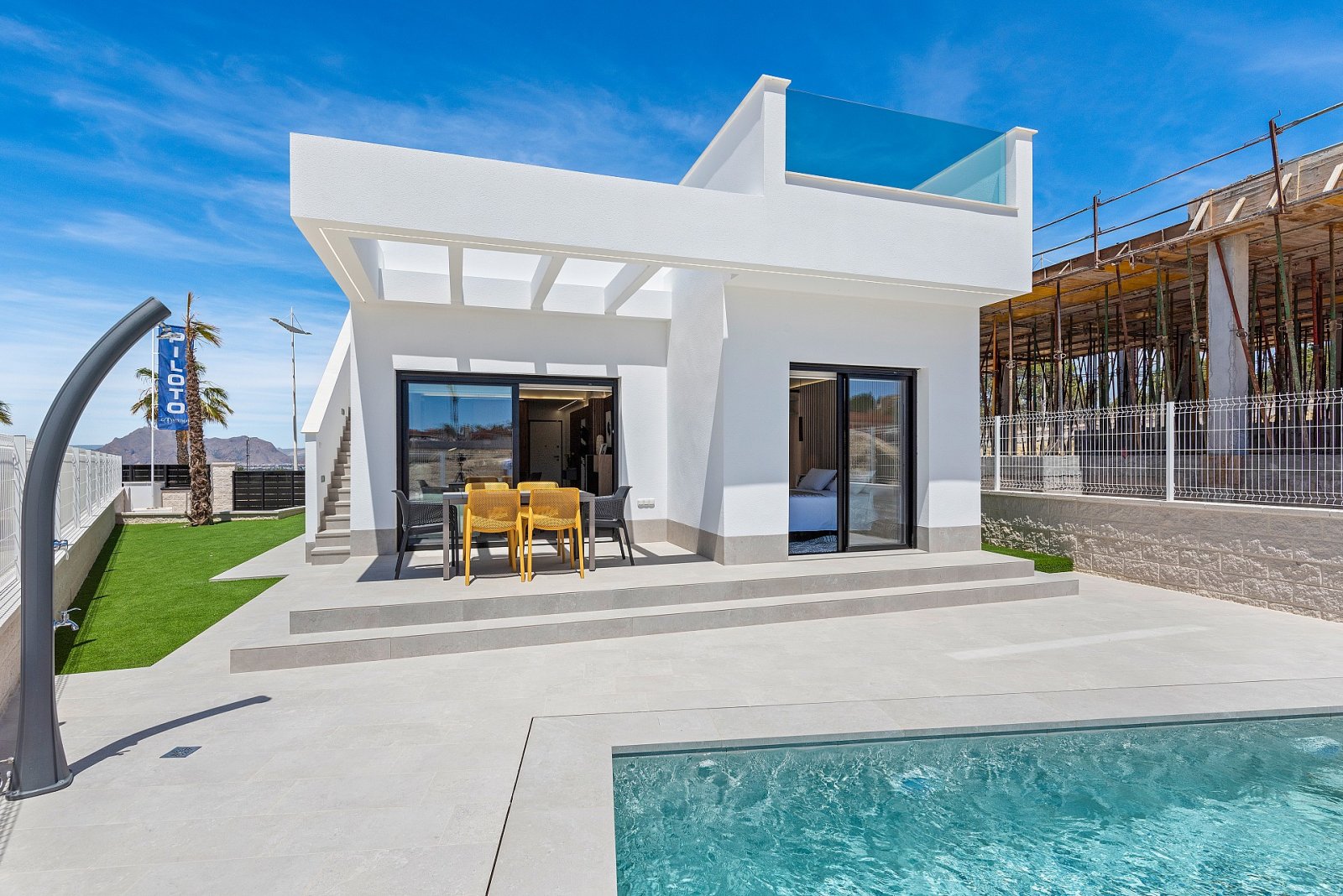 <p>Villa provided with 3 Bedrooms and 2 Bathrooms, private swimming pool and parking space on own plot. </p><p>This project of 40 villas offers the...