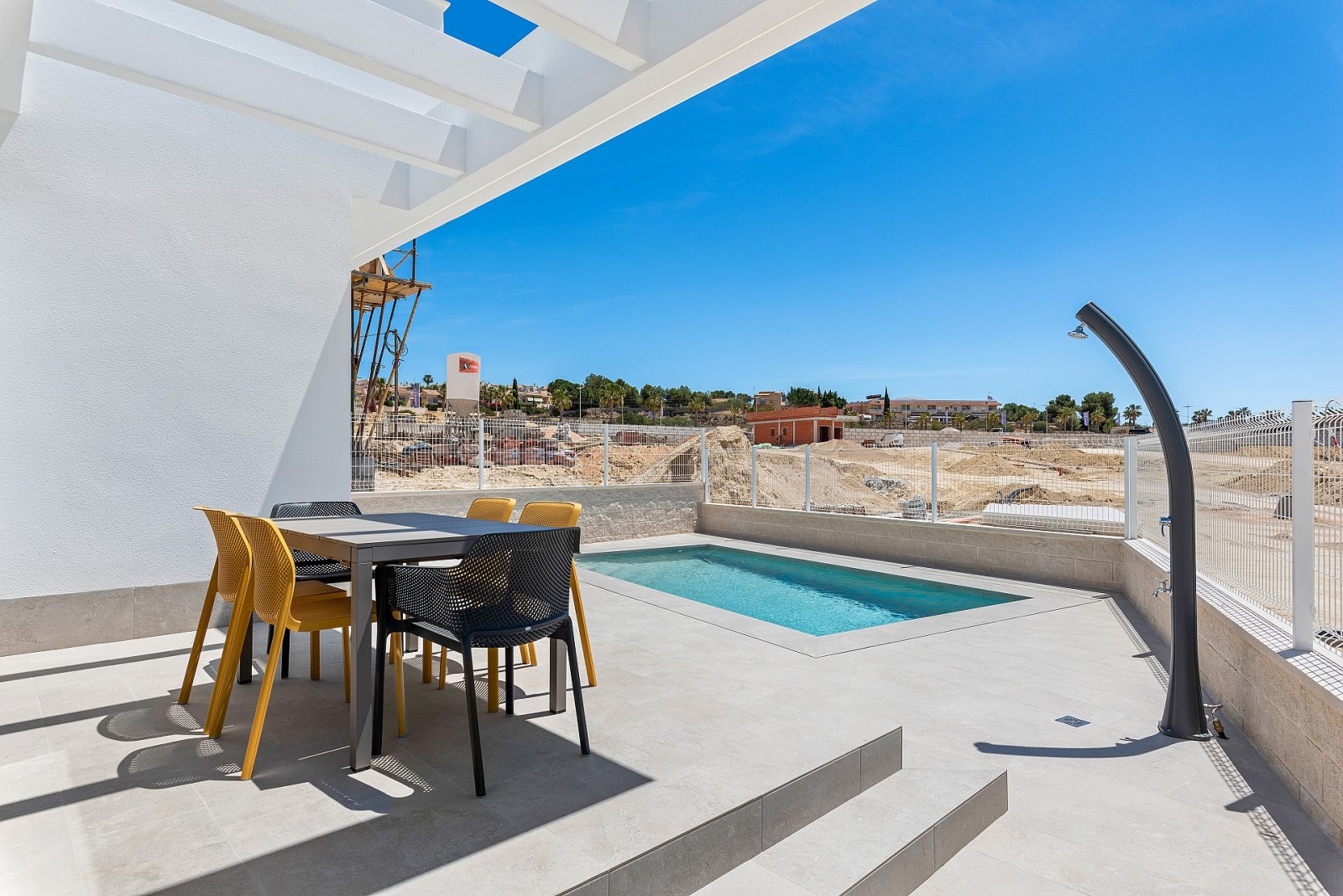 <p>Villa provided with 3 Bedrooms and 2 Bathrooms, private swimming pool and parking space on own plot. </p><p>This project of 40 villas offers the...