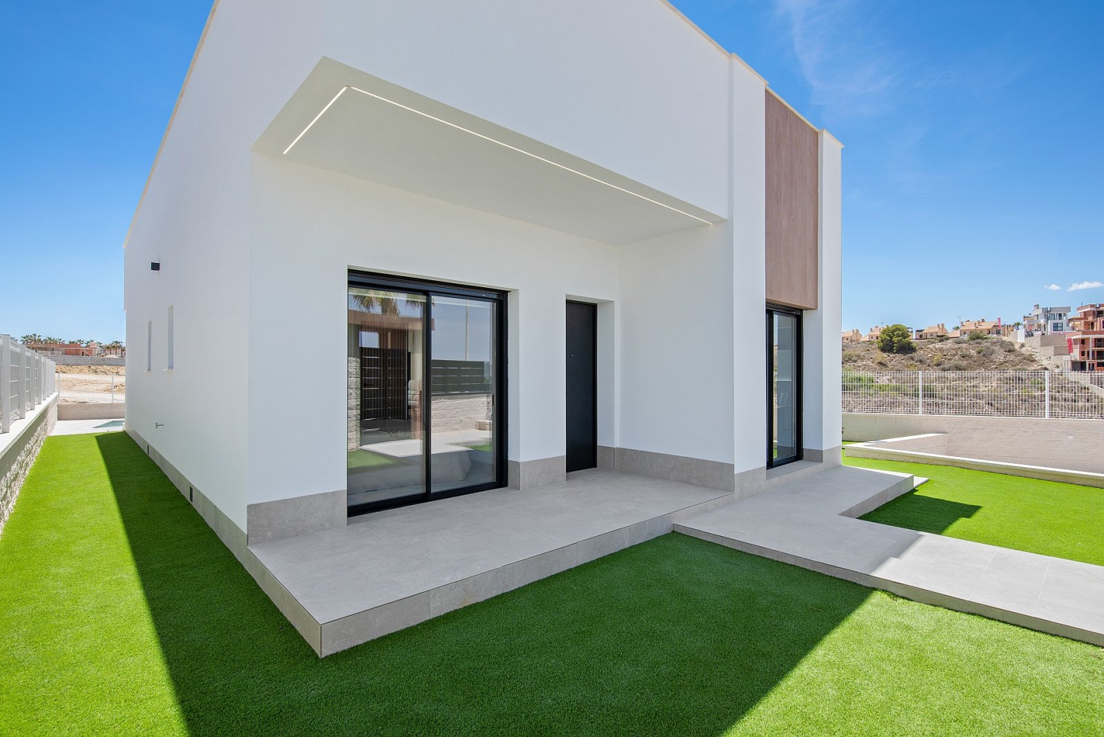<p>Villa provided with 3 Bedrooms and 2 Bathrooms, private swimming pool and parking space on own plot. </p><p>This project of 40 villas offers the...