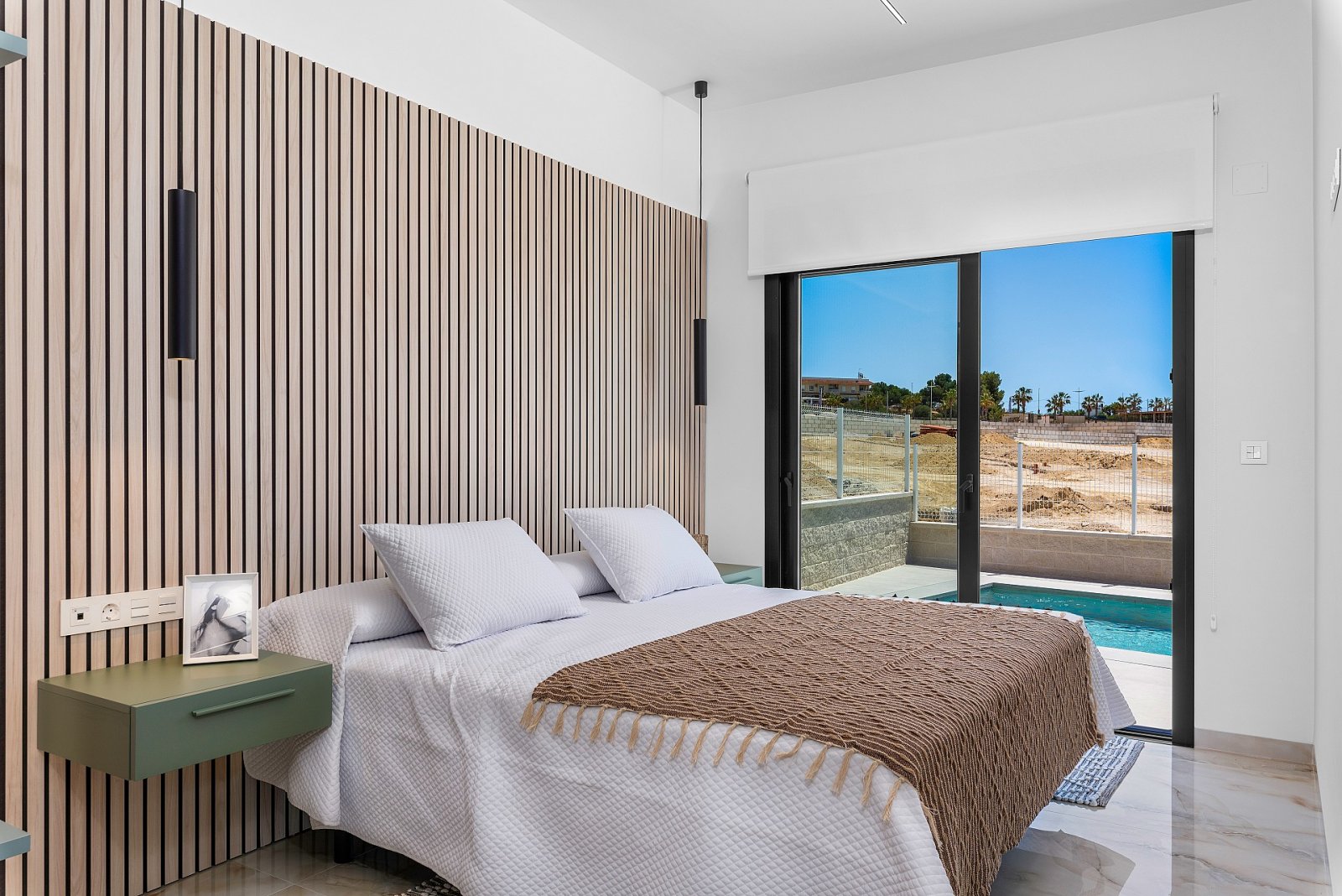 <p>Villa provided with 3 Bedrooms and 2 Bathrooms, private swimming pool and parking space on own plot. </p><p>This project of 40 villas offers the...