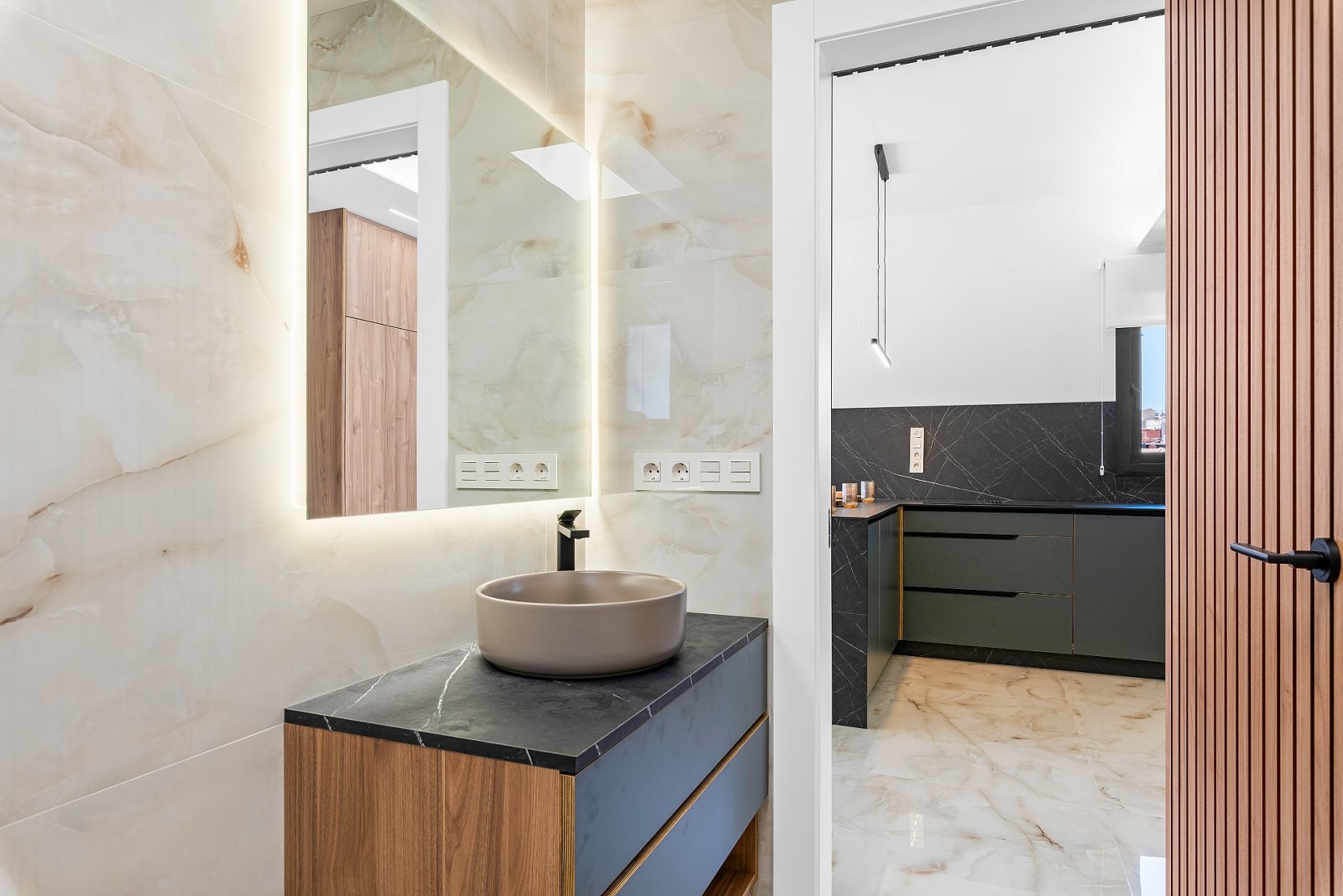 <p>Villa provided with 3 Bedrooms and 2 Bathrooms, private swimming pool and parking space on own plot. </p><p>This project of 40 villas offers the...