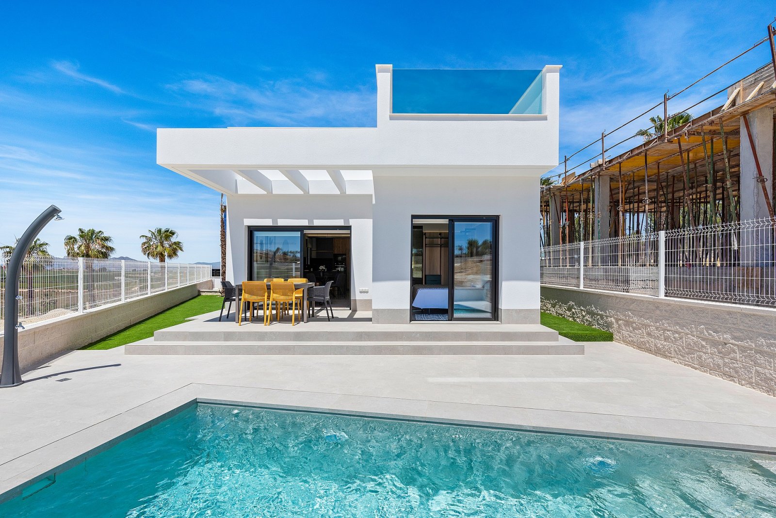 <p>Villa provided with 3 Bedrooms and 2 Bathrooms, private swimming pool and parking space on own plot. </p><p>This project of 40 villas offers the...