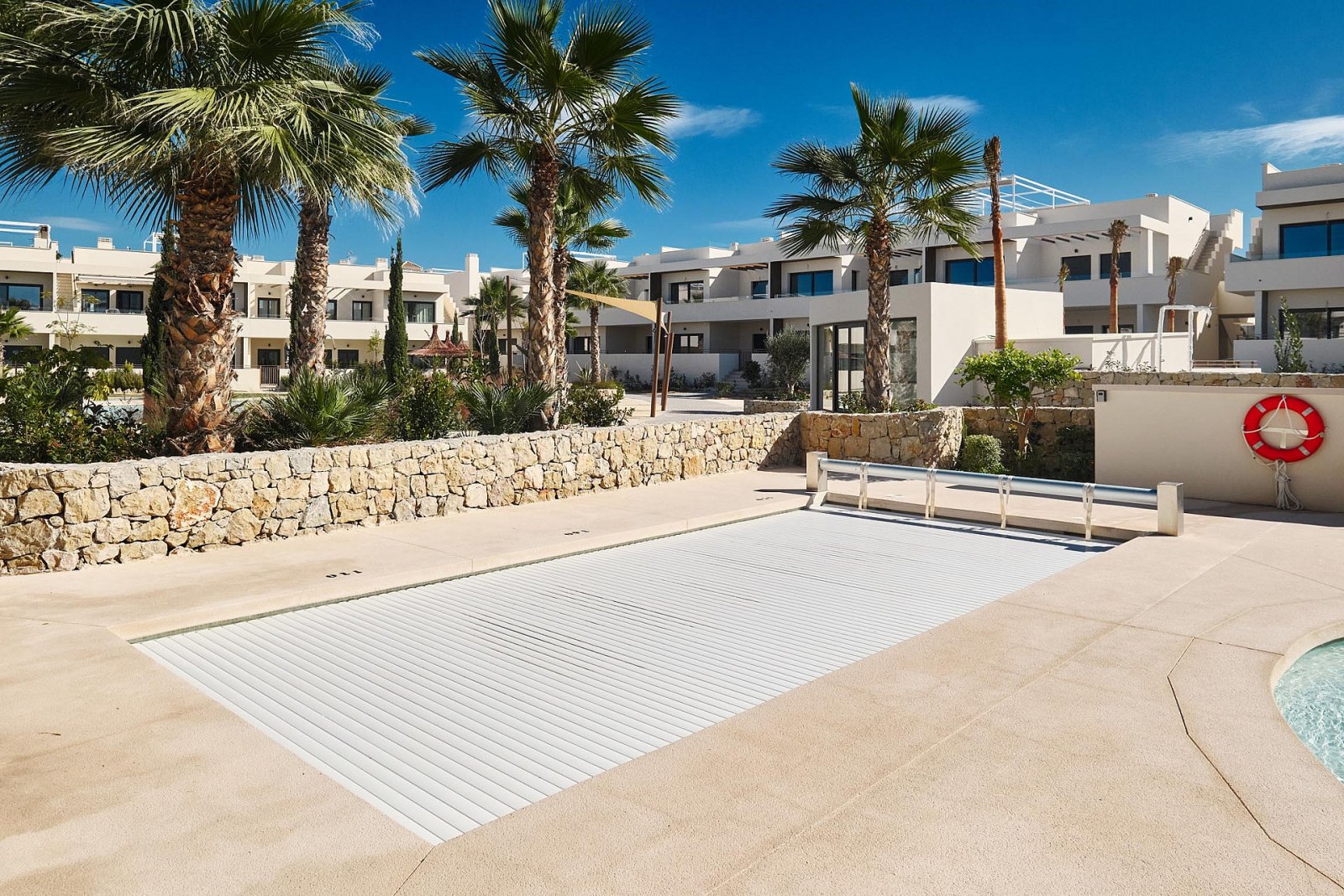 <p>Apartments - solarium provided with 2 Bedrooms and 2 Bathrooms, communal swimming pool and underground parking space. </p>