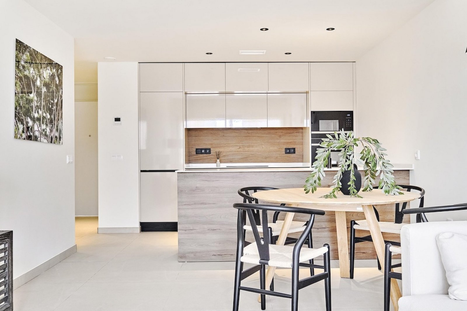 <p>Apartments - solarium provided with 2 Bedrooms and 2 Bathrooms, communal swimming pool and underground parking space. </p>