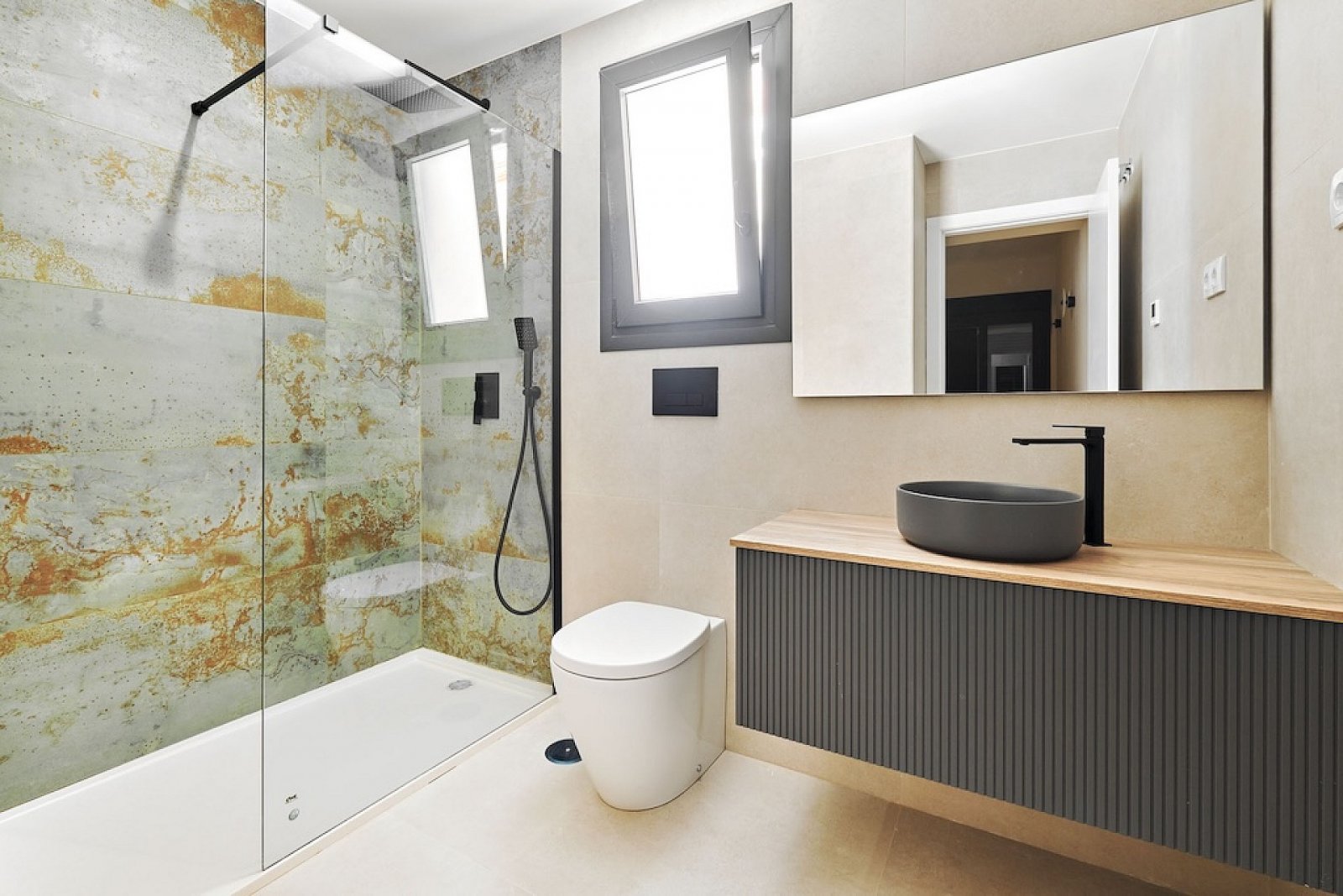 <p>Apartments - solarium provided with 2 Bedrooms and 2 Bathrooms, communal swimming pool and underground parking space. </p>