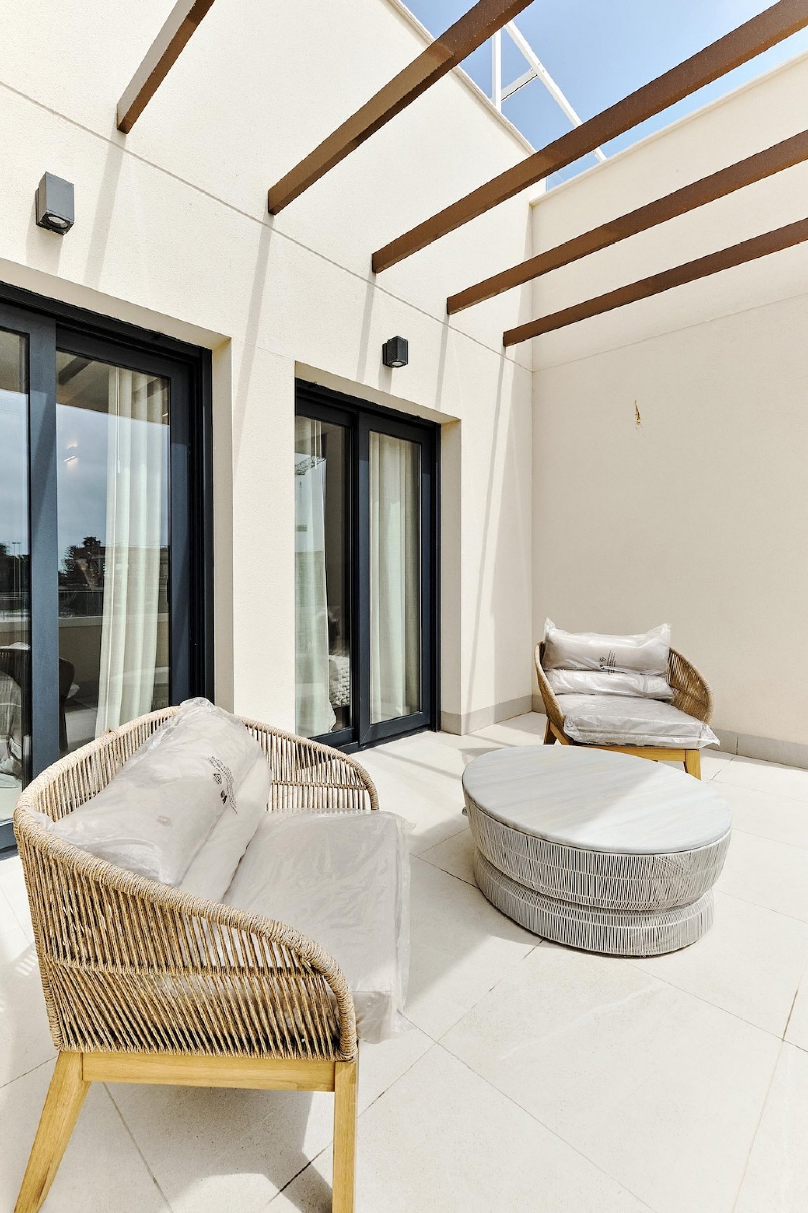 <p>Apartments - solarium provided with 2 Bedrooms and 2 Bathrooms, communal swimming pool and underground parking space. </p>