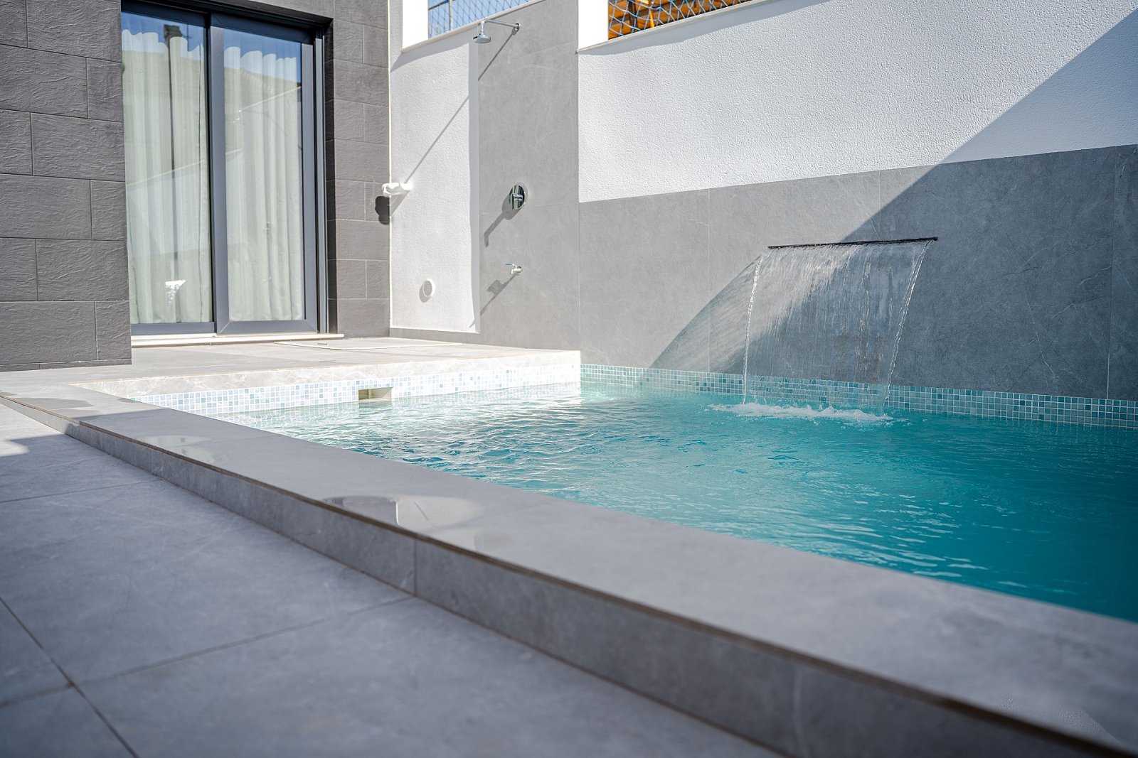 <p>Villa provided with 3 Bedrooms and 2 Bathrooms, private swimming pool and parking space on own plot. </p><p>Luxury project with three single-sto...