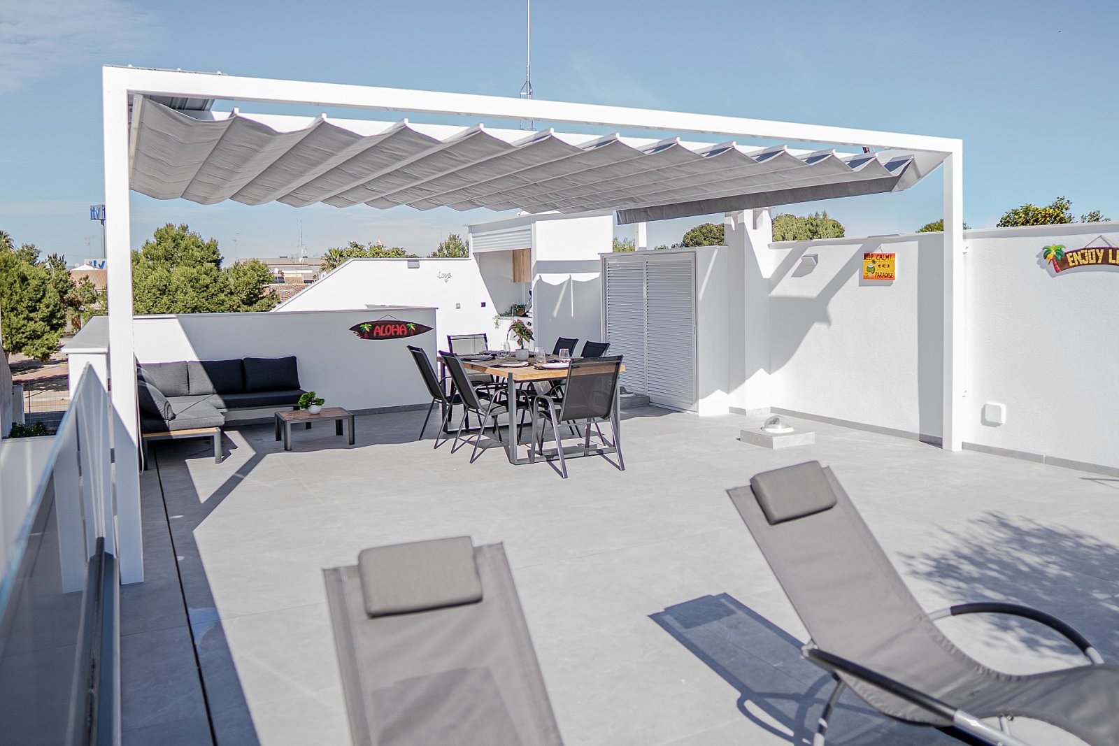 <p>Villa provided with 3 Bedrooms and 2 Bathrooms, private swimming pool and parking space on own plot. </p><p>Luxury project with three single-sto...