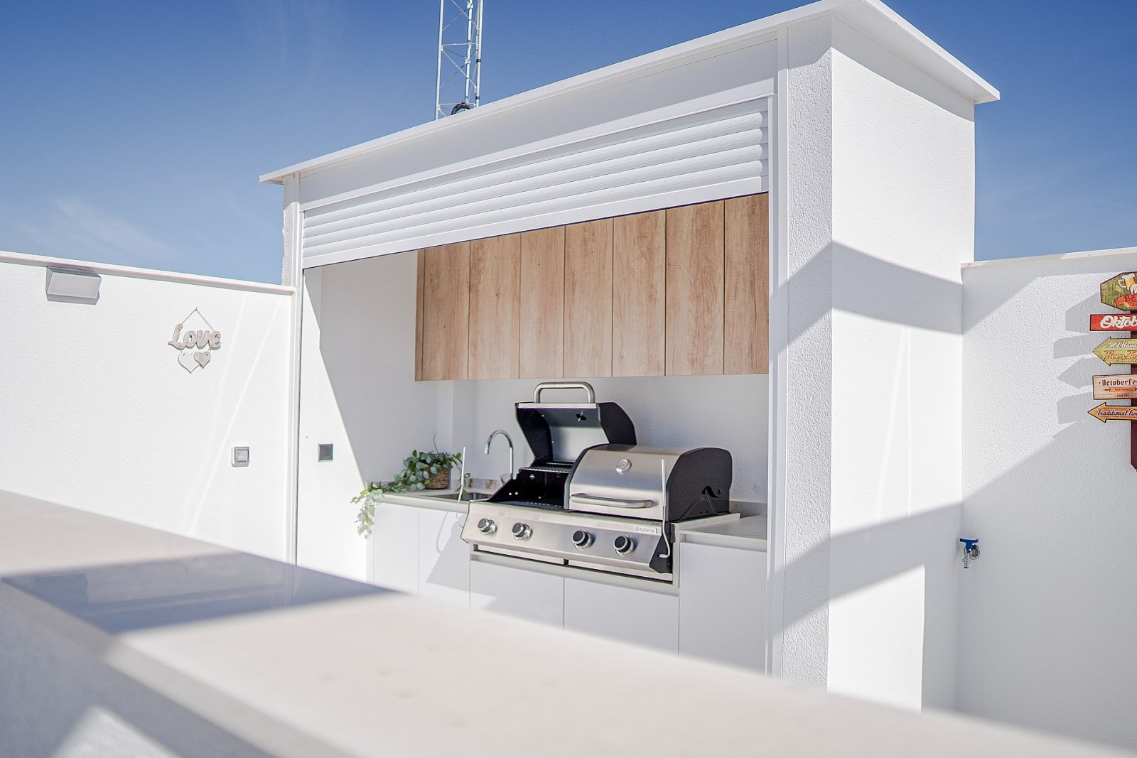 <p>Villa provided with 3 Bedrooms and 2 Bathrooms, private swimming pool and parking space on own plot. </p><p>Luxury project with three single-sto...