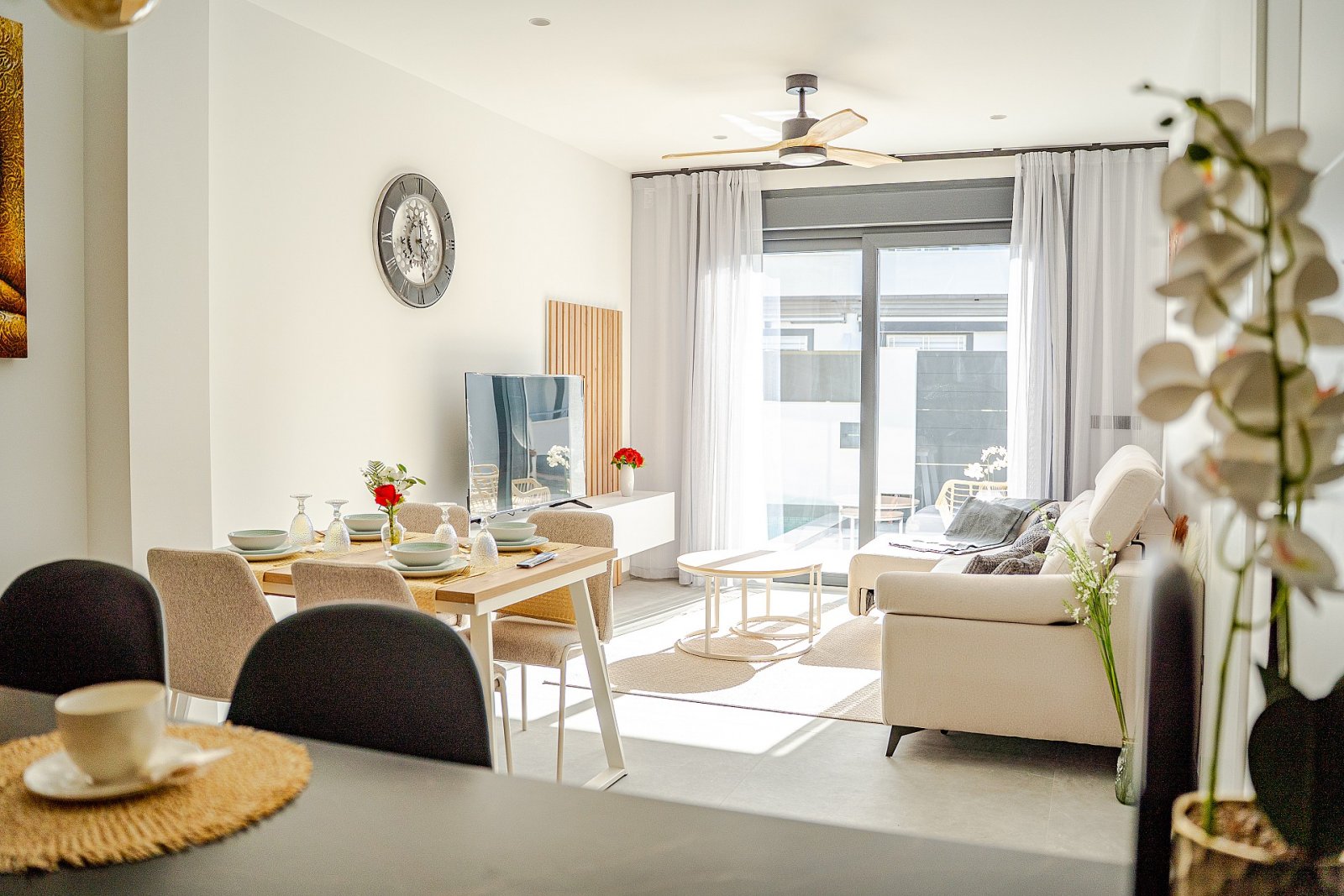 <p>Villa provided with 3 Bedrooms and 2 Bathrooms, private swimming pool and parking space on own plot. </p><p>Luxury project with three single-sto...