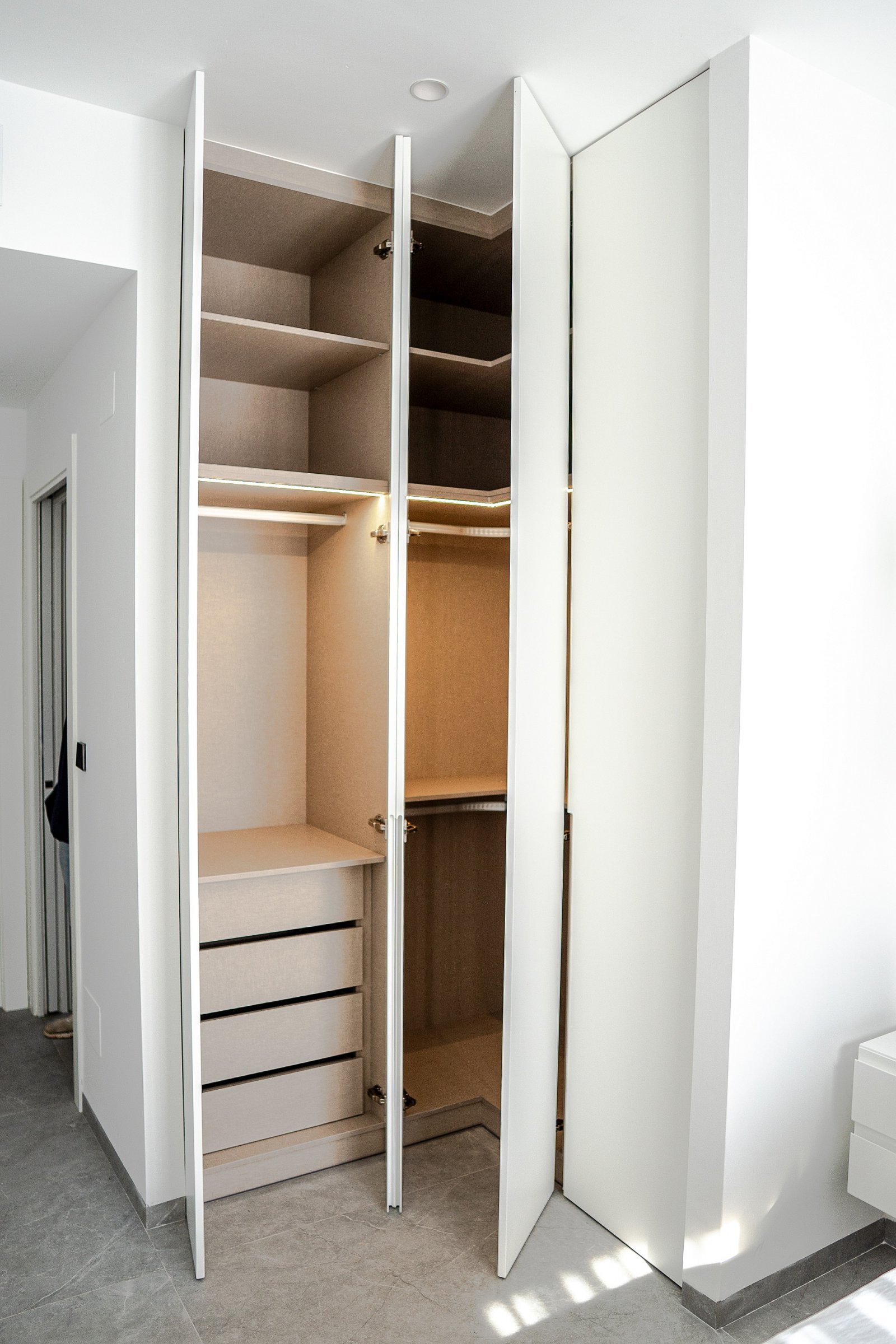 <p>Villa provided with 3 Bedrooms and 2 Bathrooms, private swimming pool and parking space on own plot. </p><p>Luxury project with three single-sto...