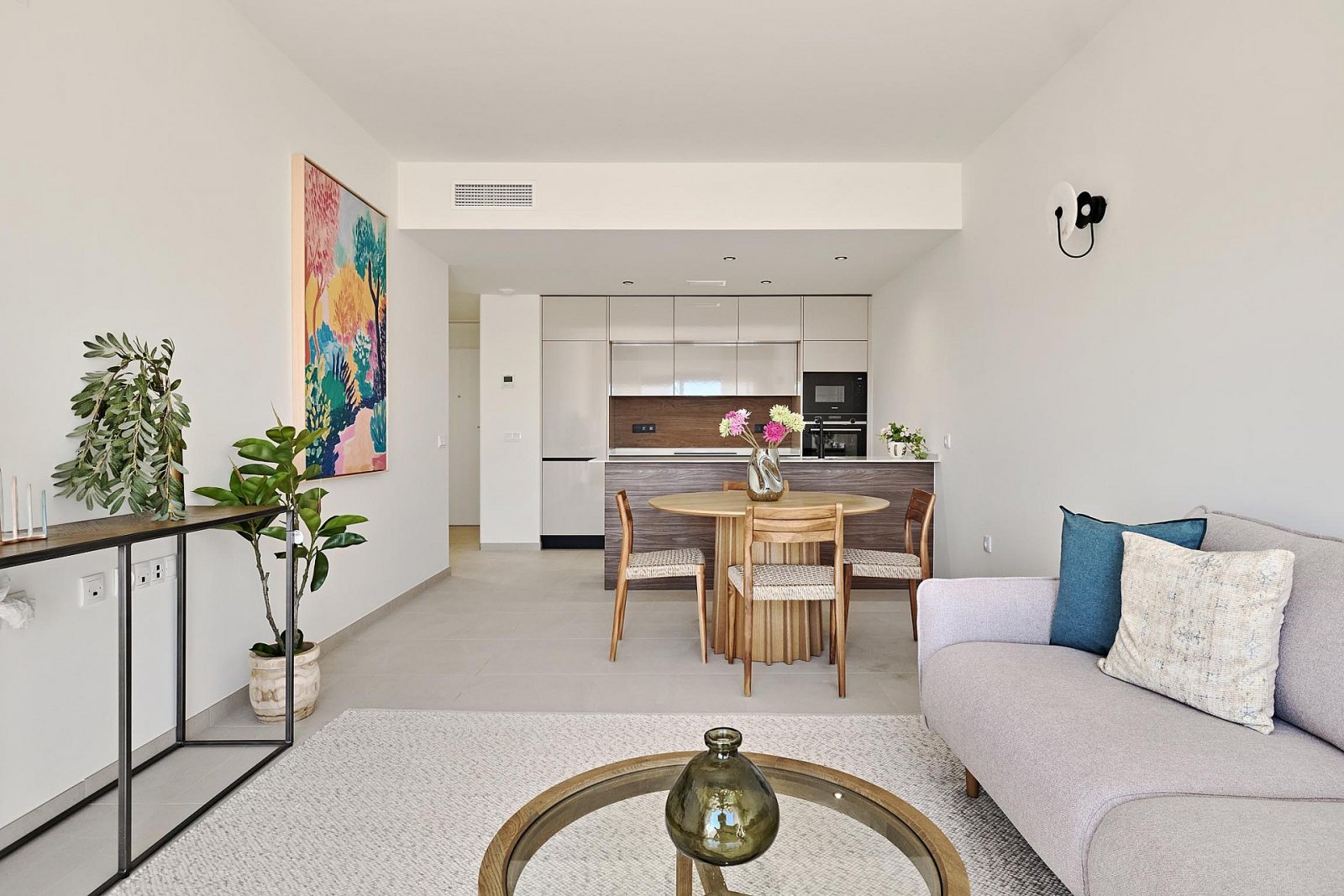 <p>Apartment with garden provided with 2 Bedrooms and 2 Bathrooms, communal swimming pool and underground parking space. </p>