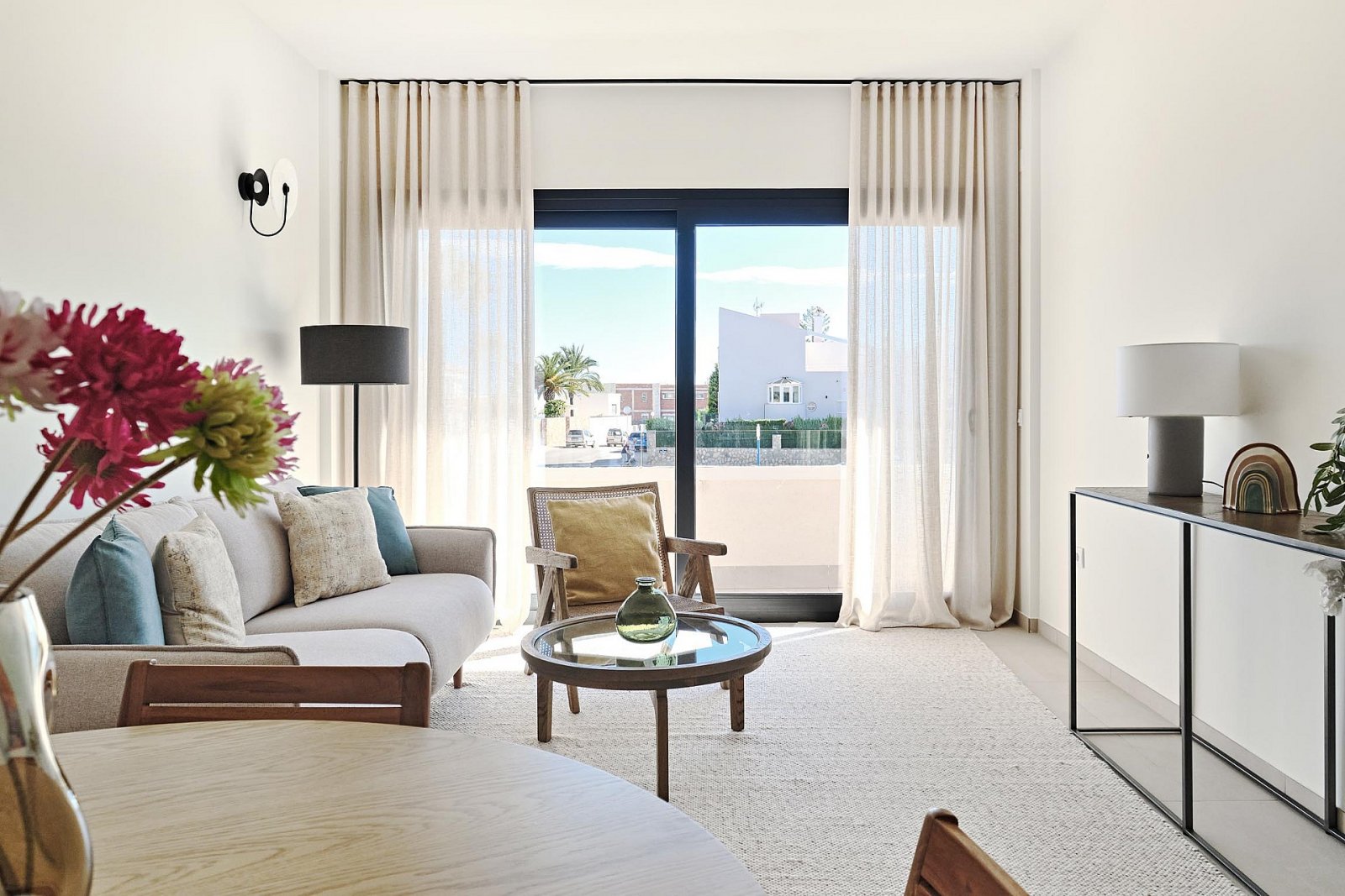 <p>Apartment with garden provided with 2 Bedrooms and 2 Bathrooms, communal swimming pool and underground parking space. </p>