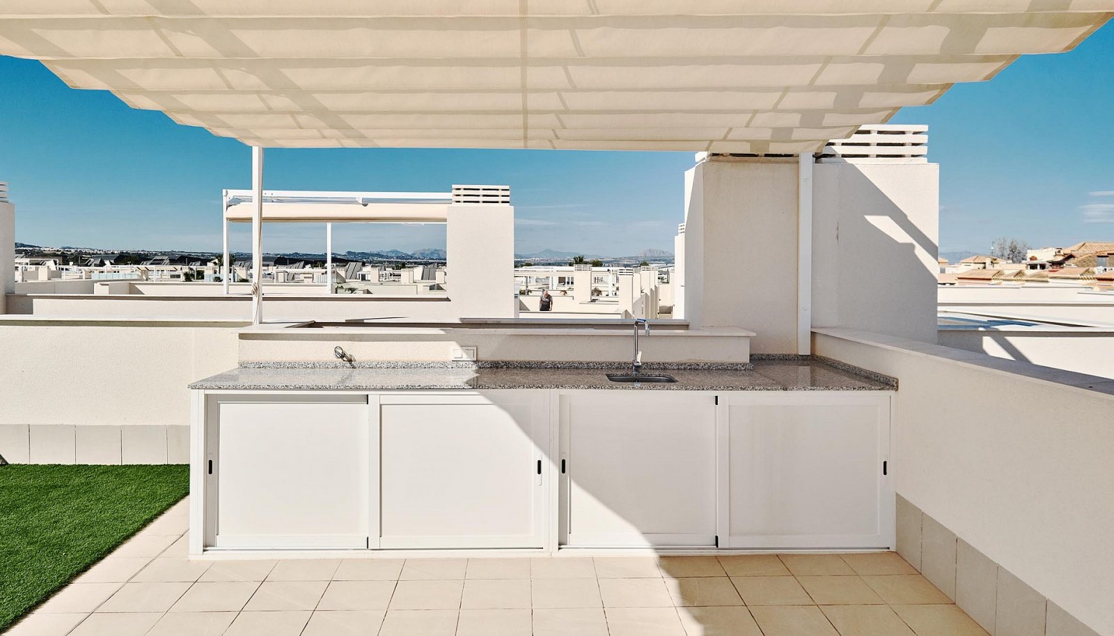 <p>Apartment with garden provided with 2 Bedrooms and 2 Bathrooms, communal swimming pool and underground parking space. </p>