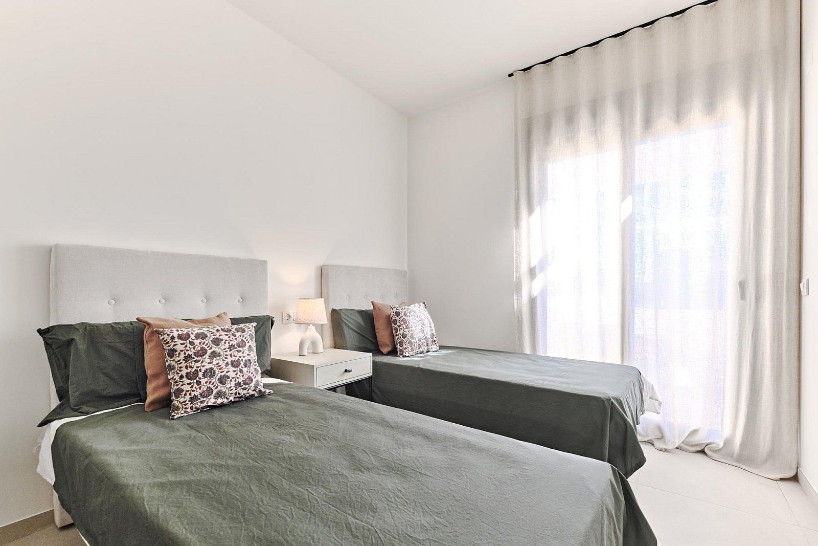 <p>Apartment with garden provided with 2 Bedrooms and 2 Bathrooms, communal swimming pool and underground parking space. </p>